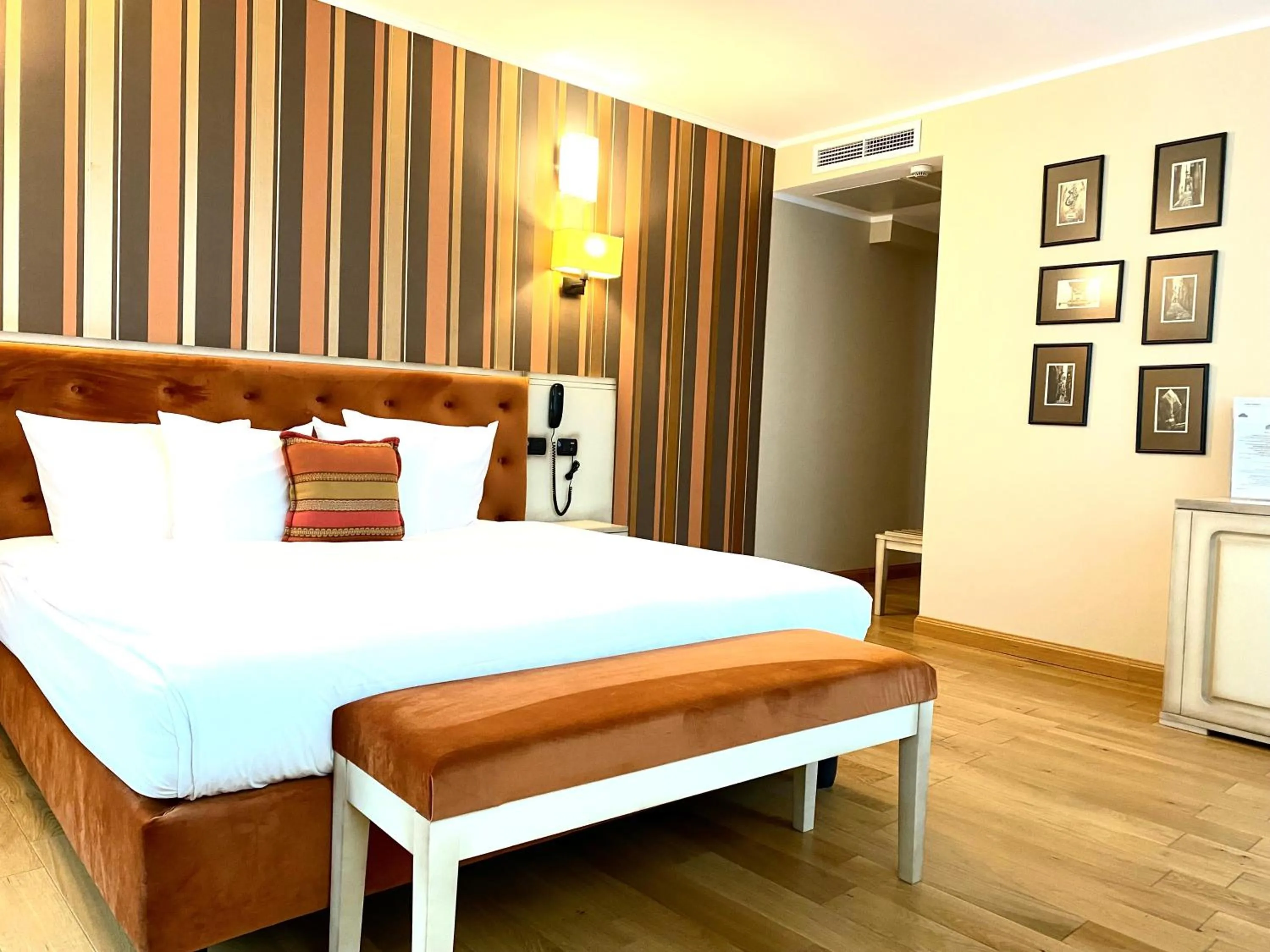 Photo of the whole room, Bed in Hotel Paradis