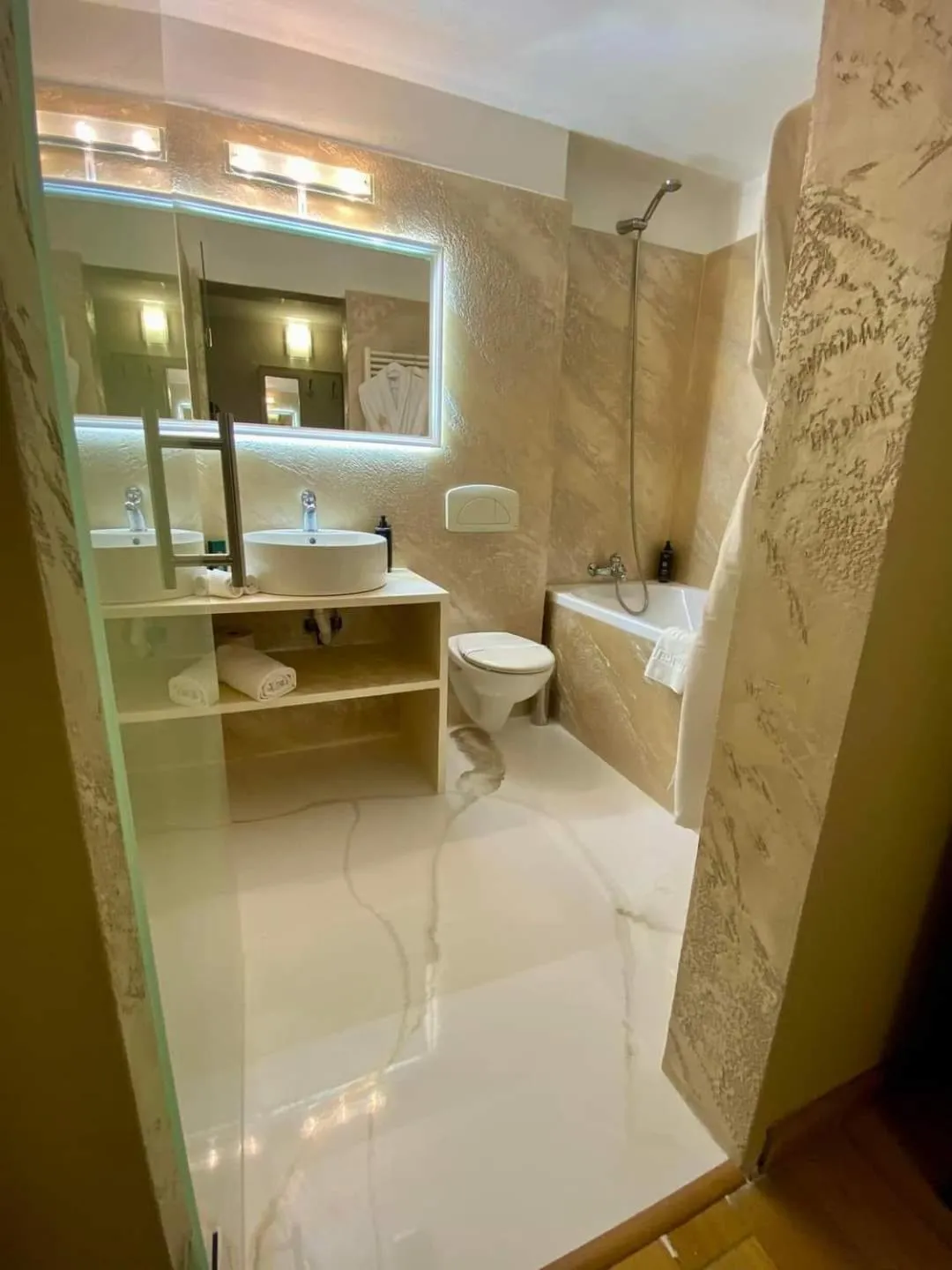 Toilet in Hotel Paradis