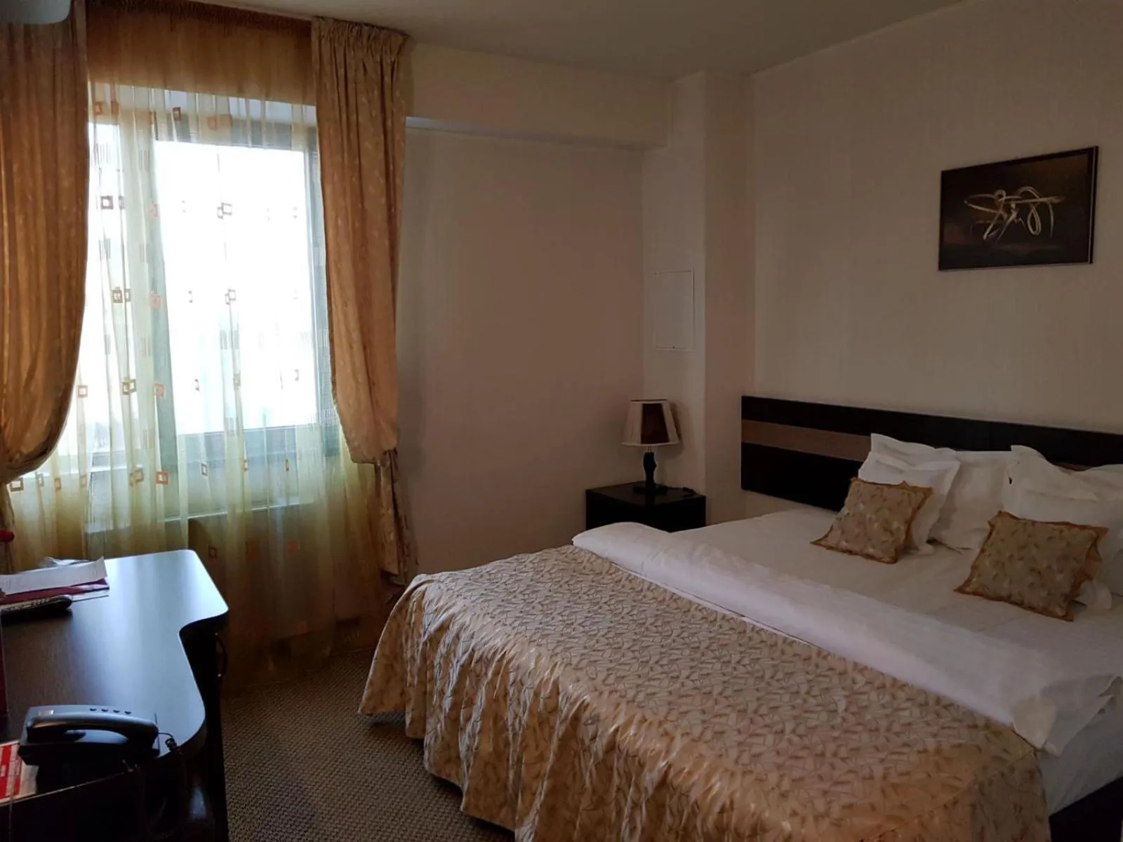 Photo of the whole room, Bed in Indiana Hotel