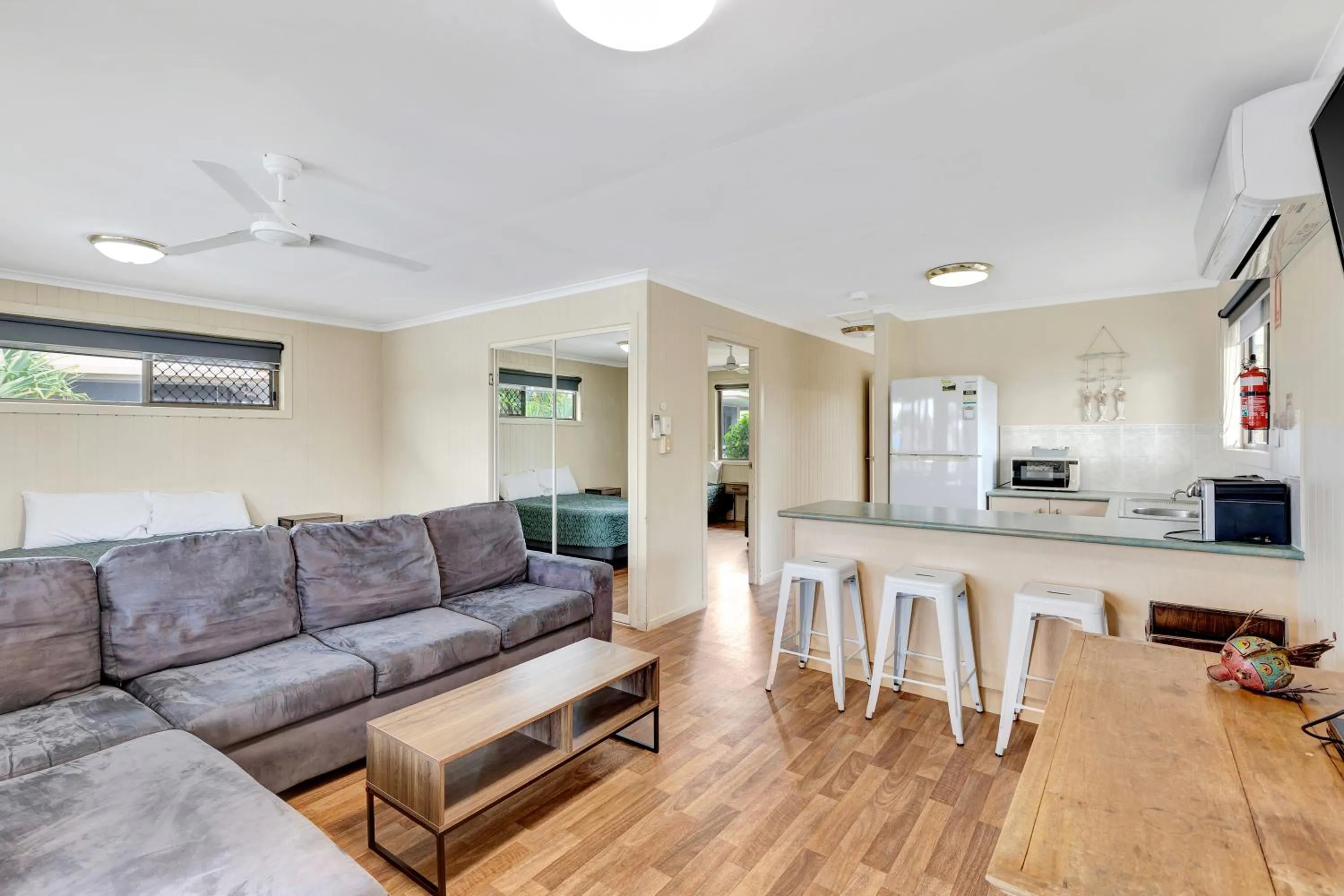 Kitchen or kitchenette in Sanctuary Lakes Fauna Retreat