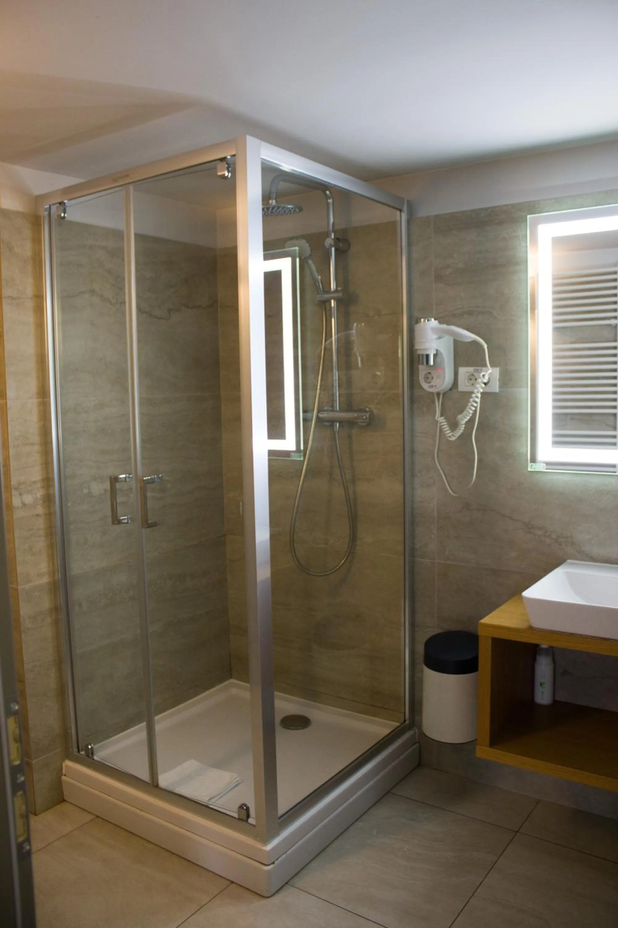 Shower in Hotel Silva