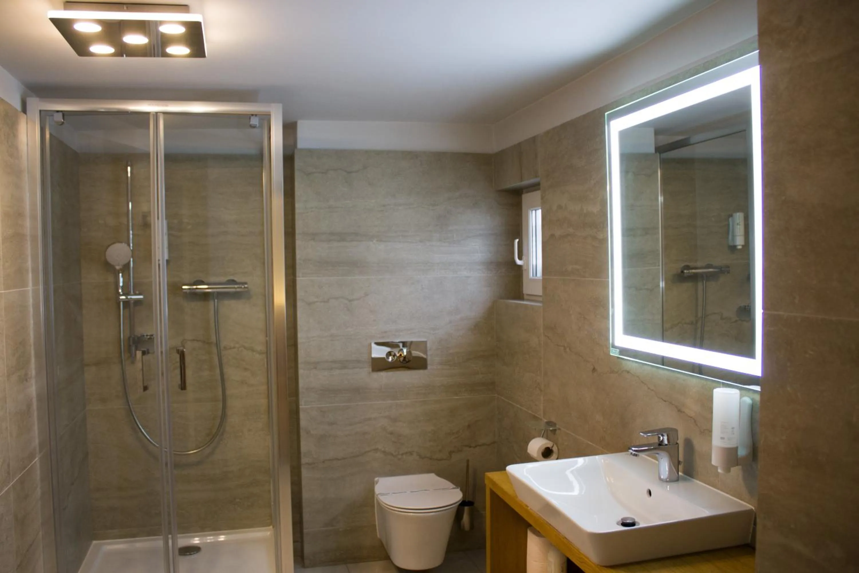 Shower in Hotel Silva