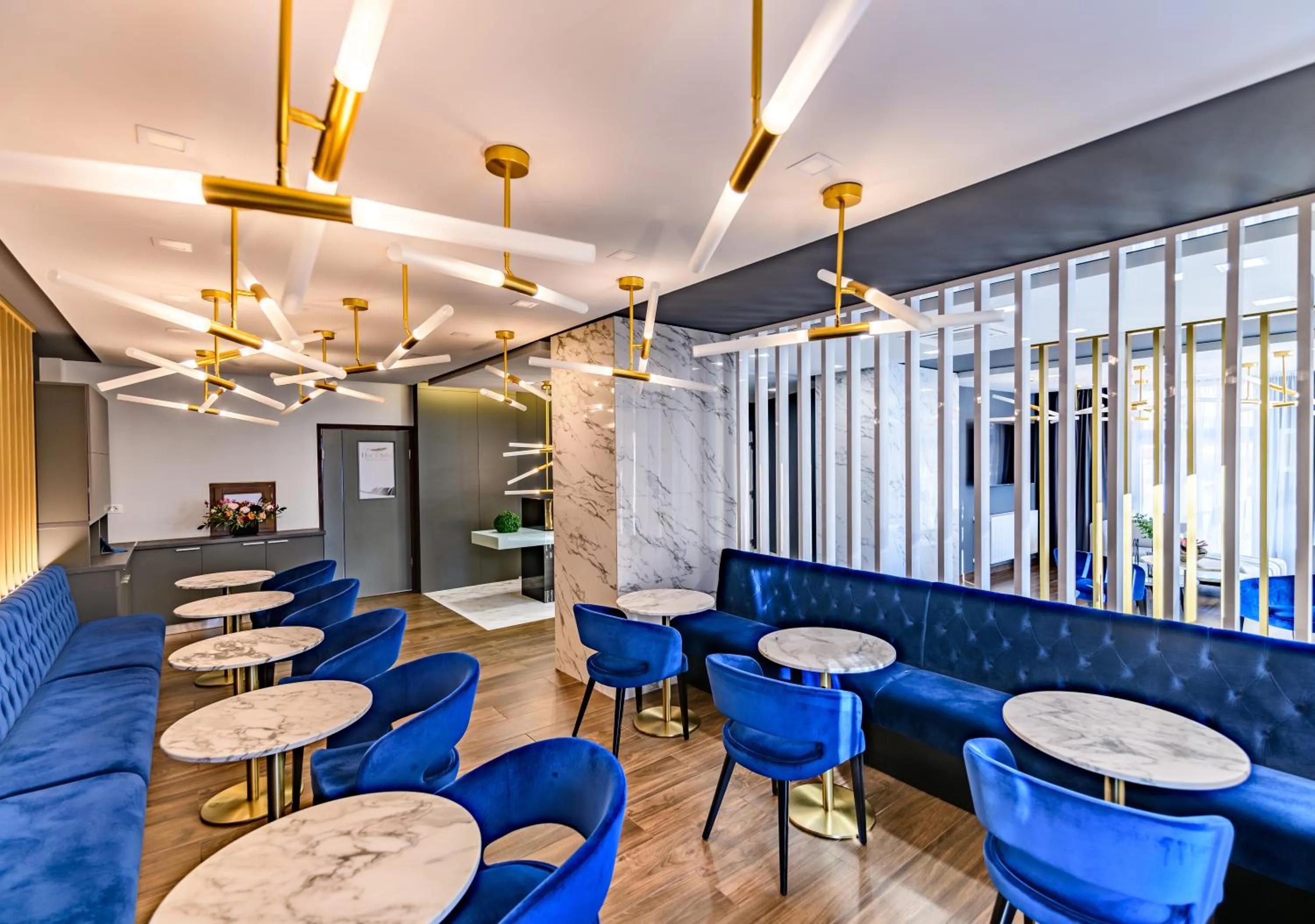 Restaurant/places to eat in Hotel Silva