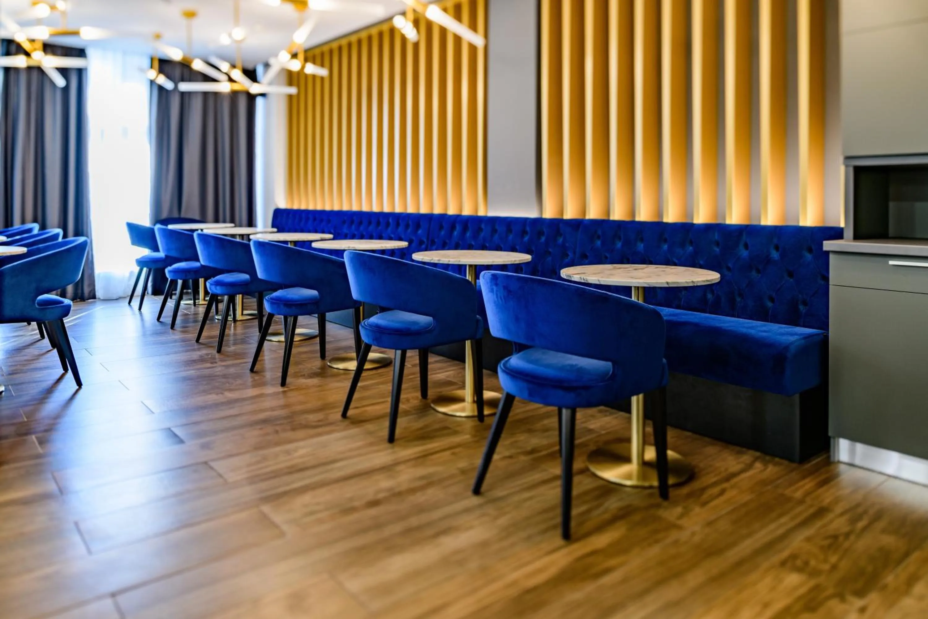 Restaurant/places to eat in Hotel Silva