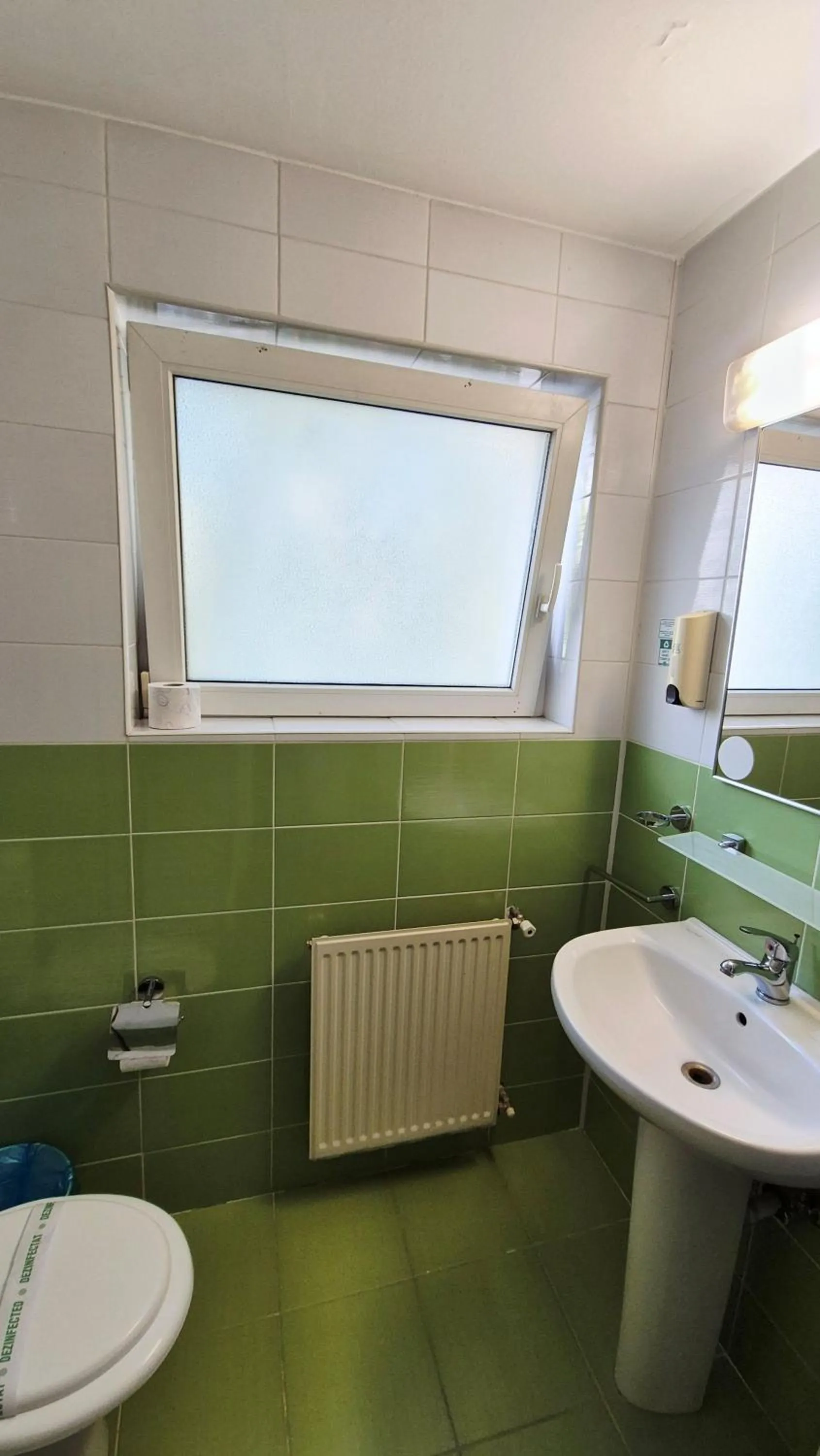 Shower in Hotel Imperial