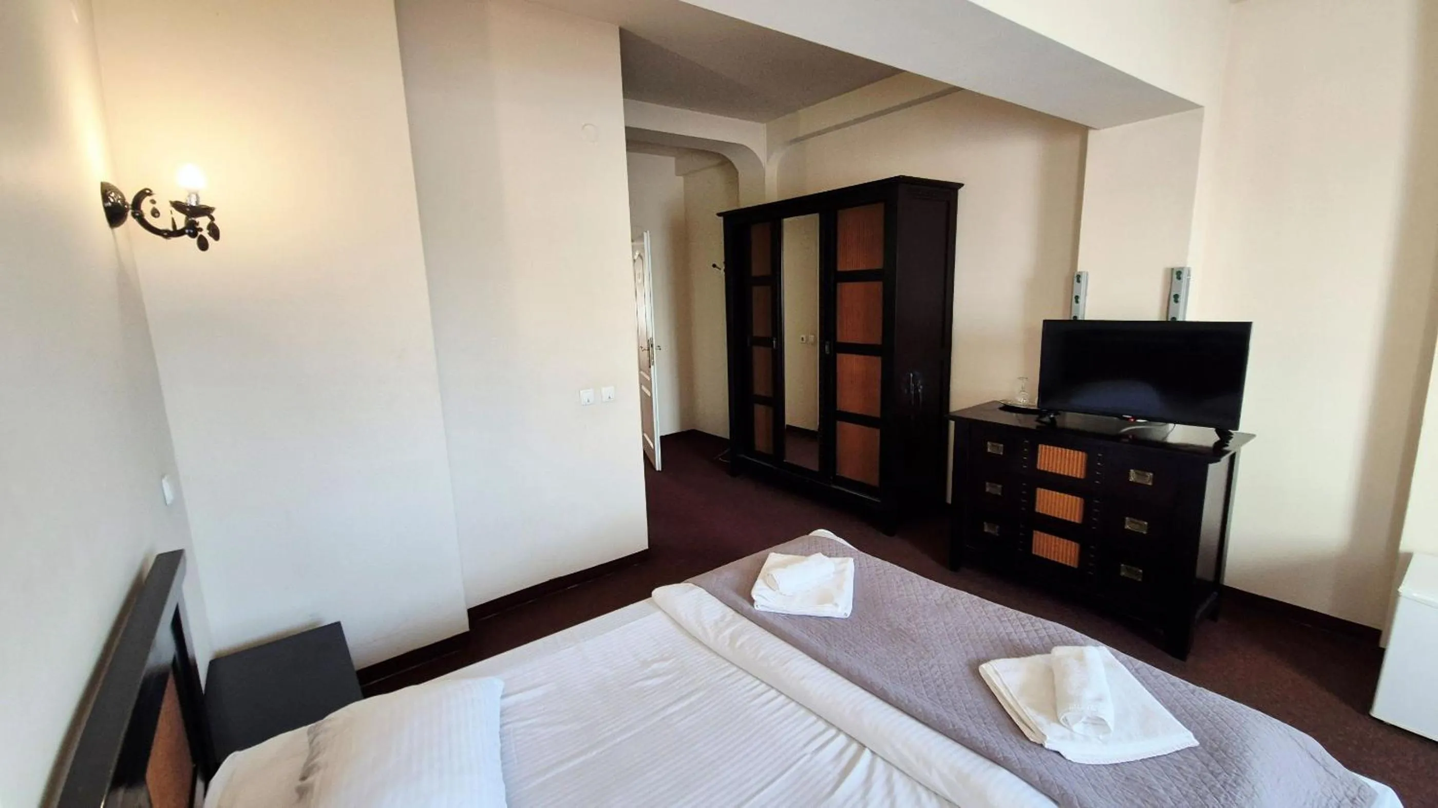 Photo of the whole room, Bed in Hotel Imperial