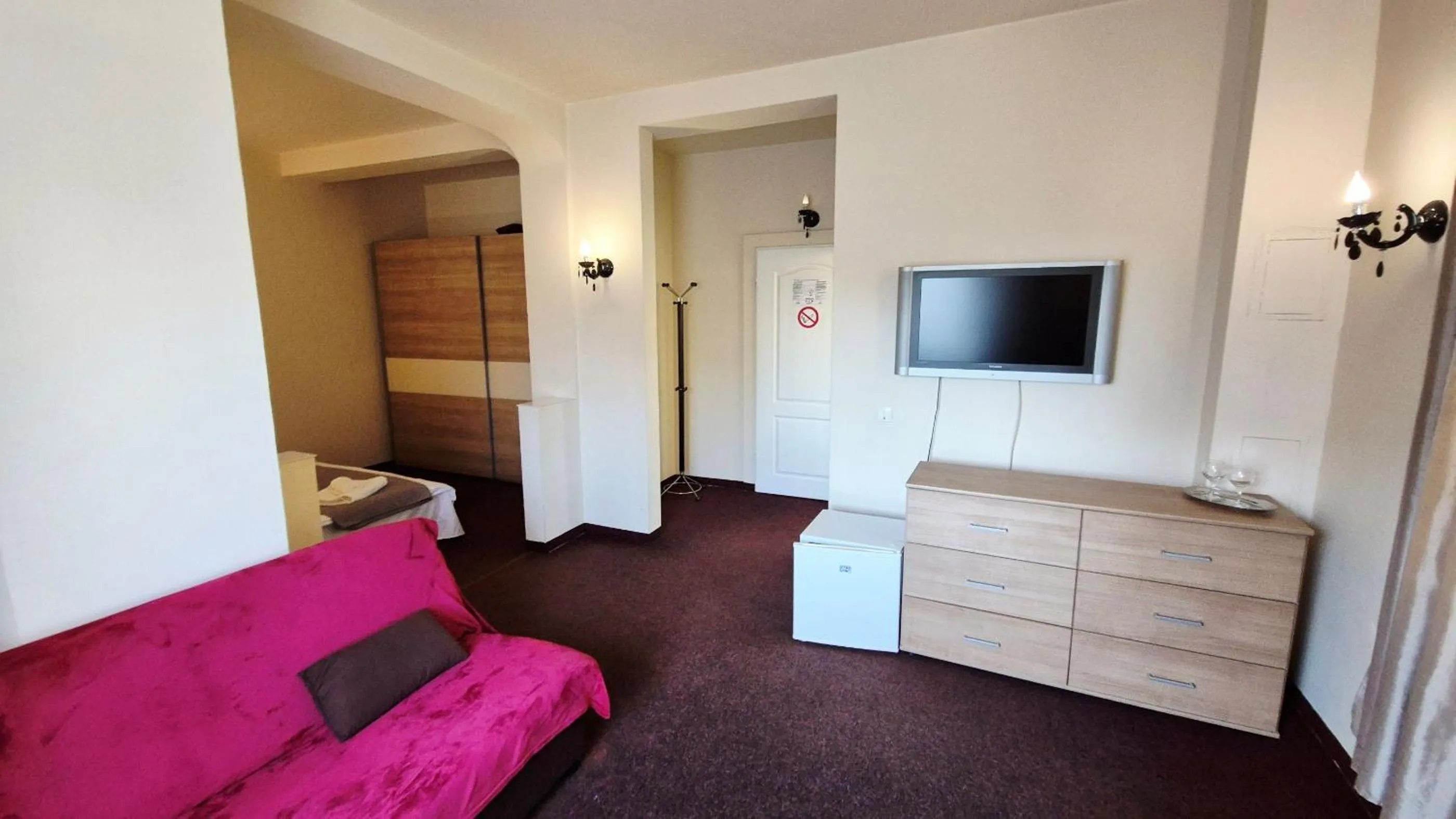 Photo of the whole room, Bed in Hotel Imperial