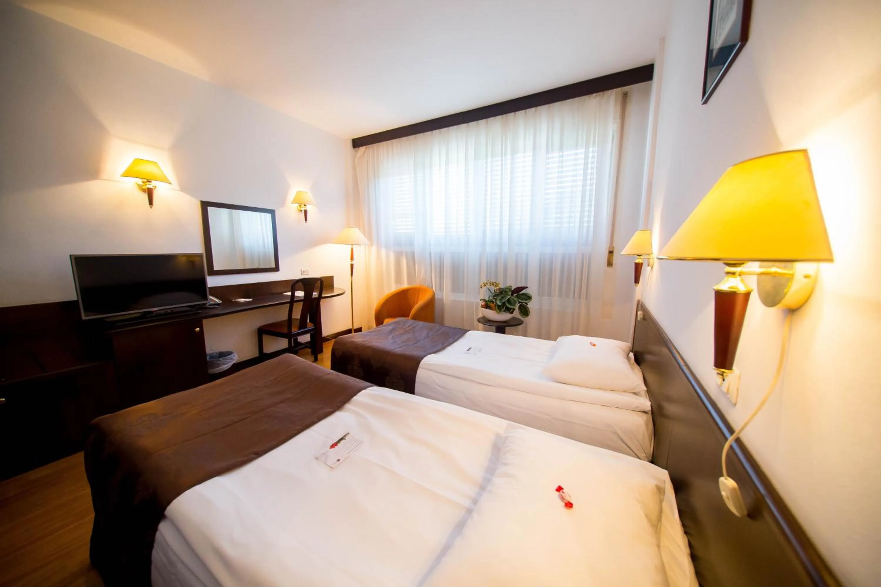 Photo of the whole room, Bed in Best Western Central Hotel