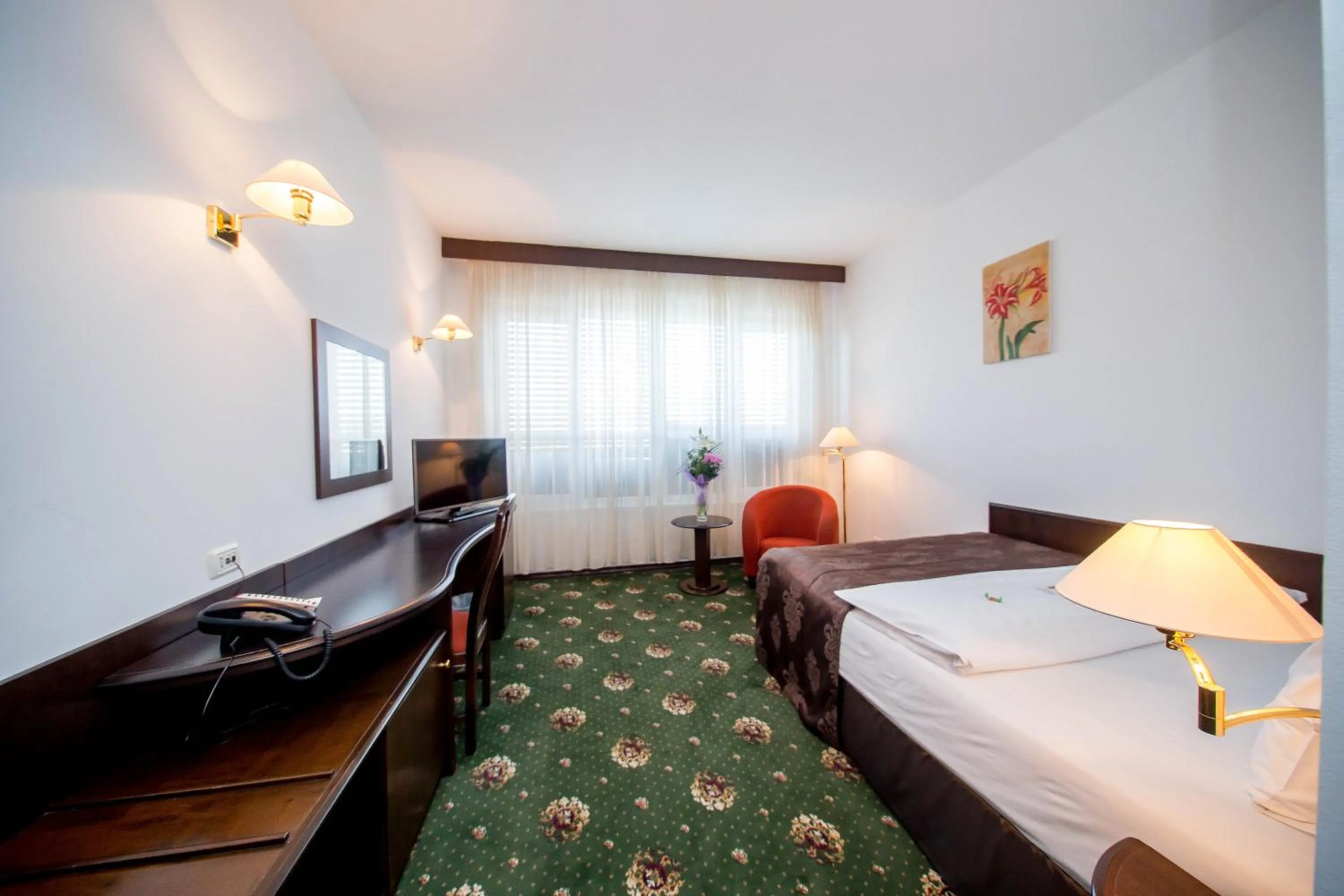 Bed in Best Western Central Hotel