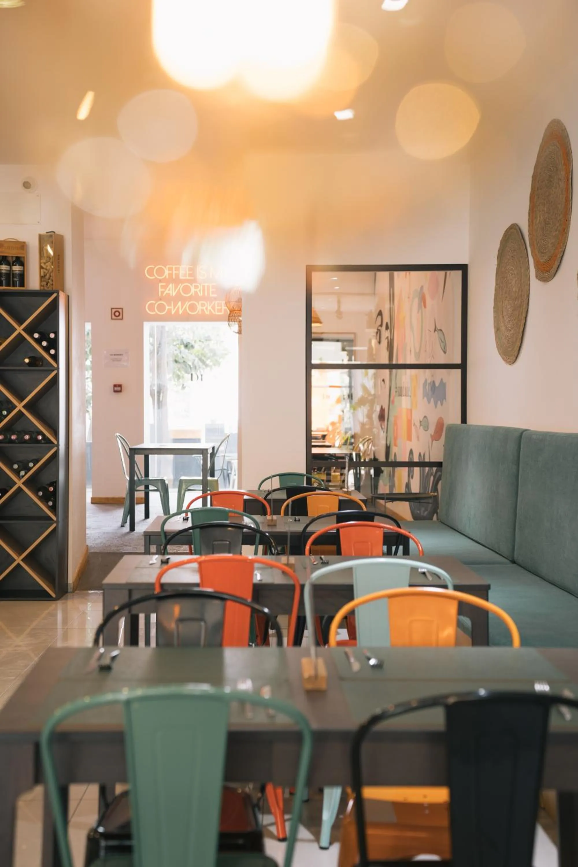 Restaurant/places to eat in PTM DownTown Hostel&Suites