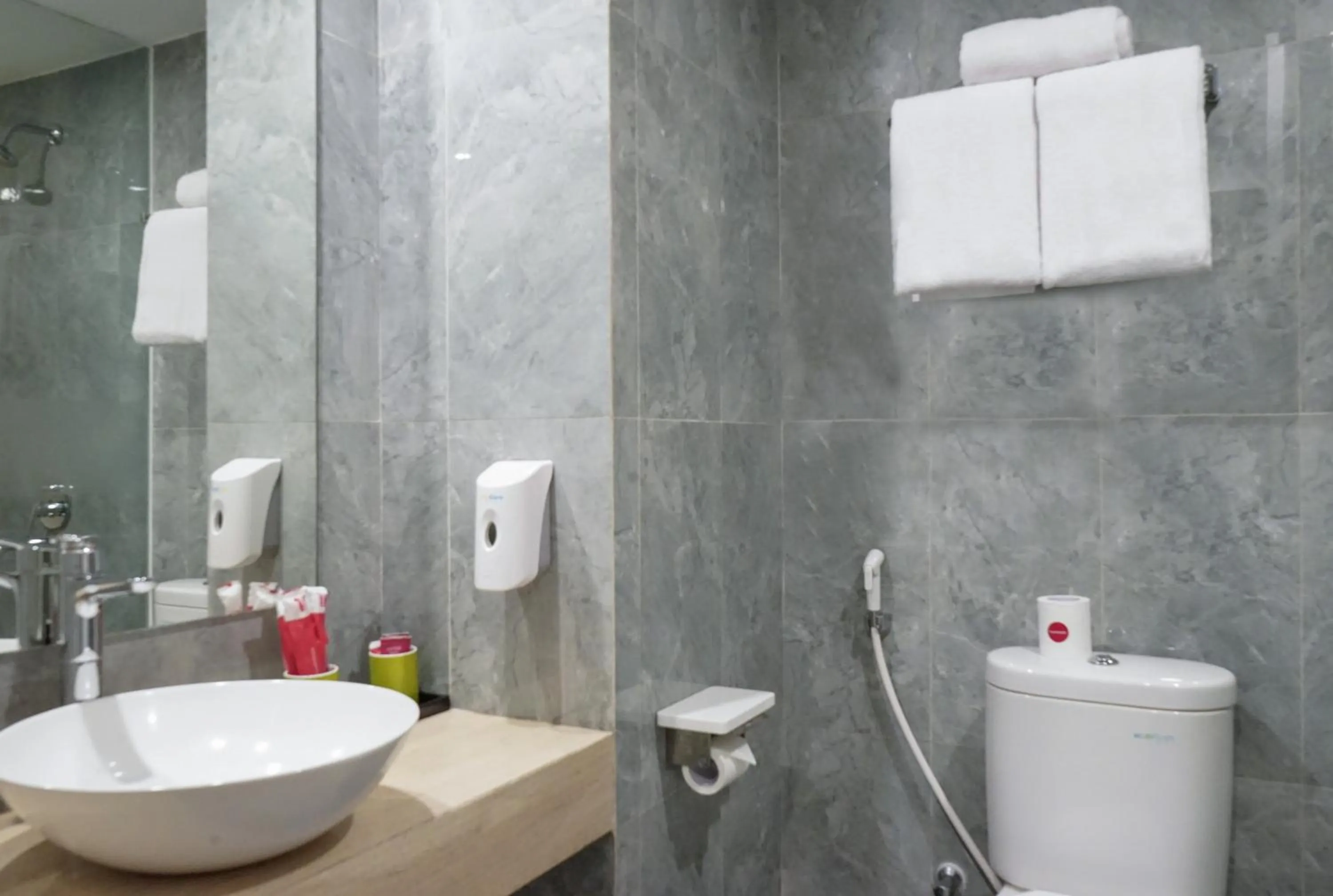 Bathroom in favehotel Cilacap