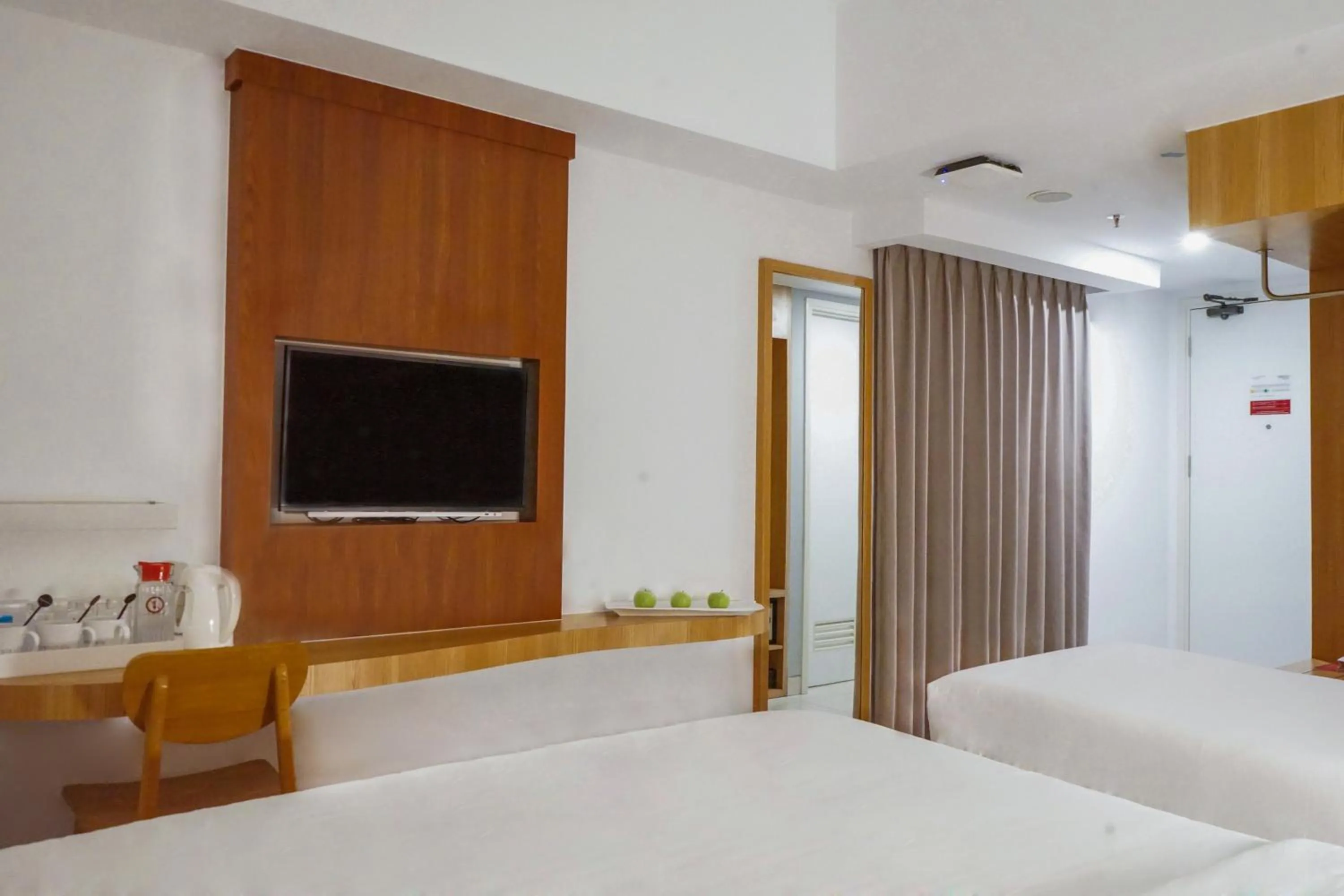Bedroom, Bed in favehotel Cilacap
