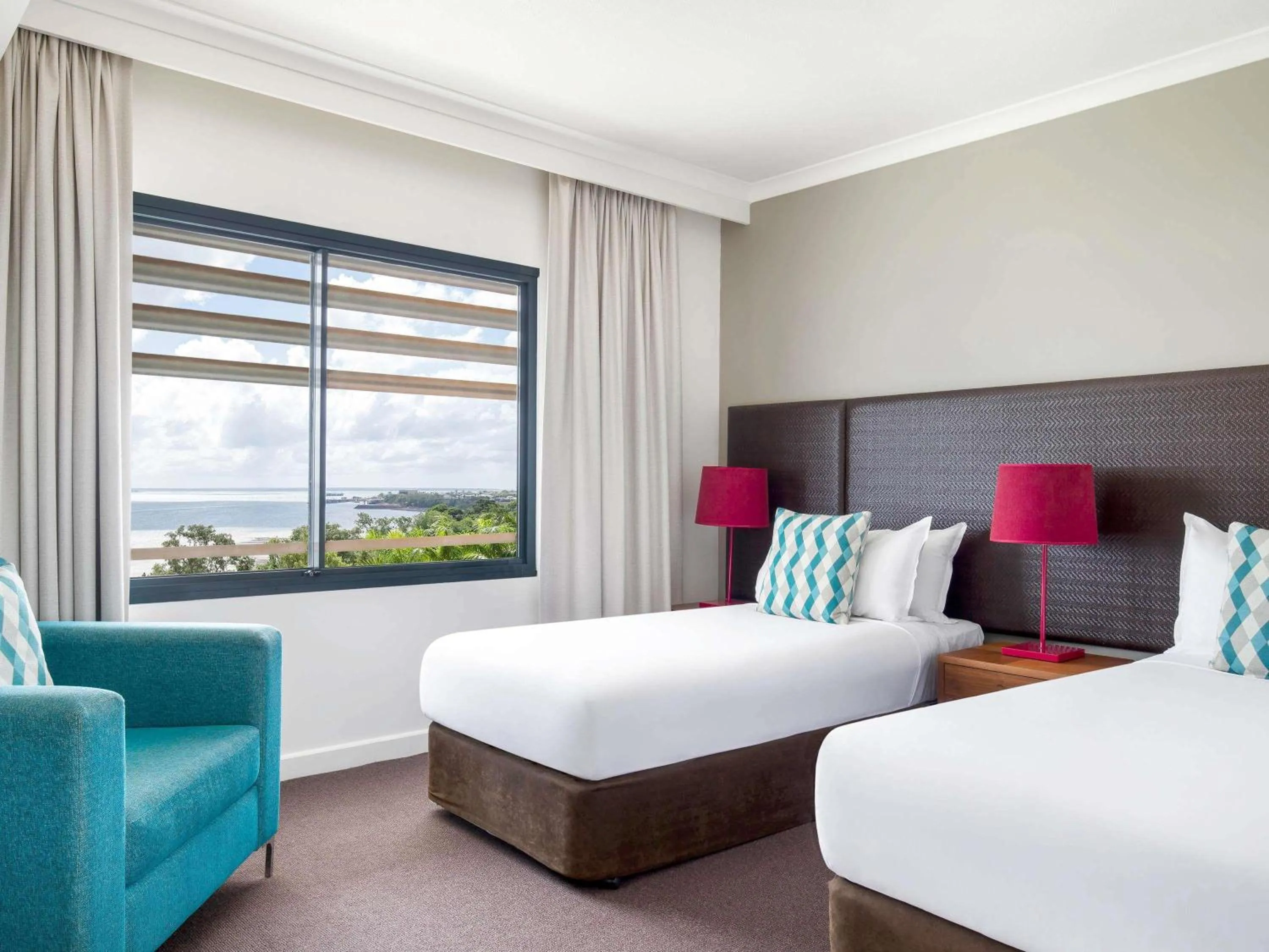 Property building, Bed in Mantra on The Esplanade