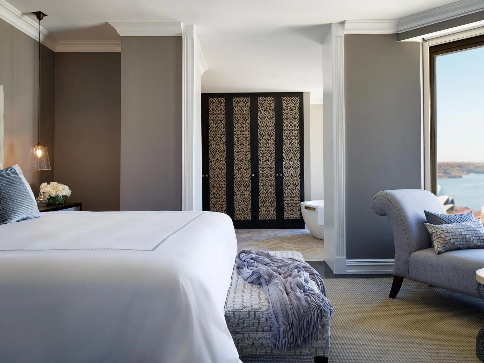 Bed in Four Seasons Hotel Sydney