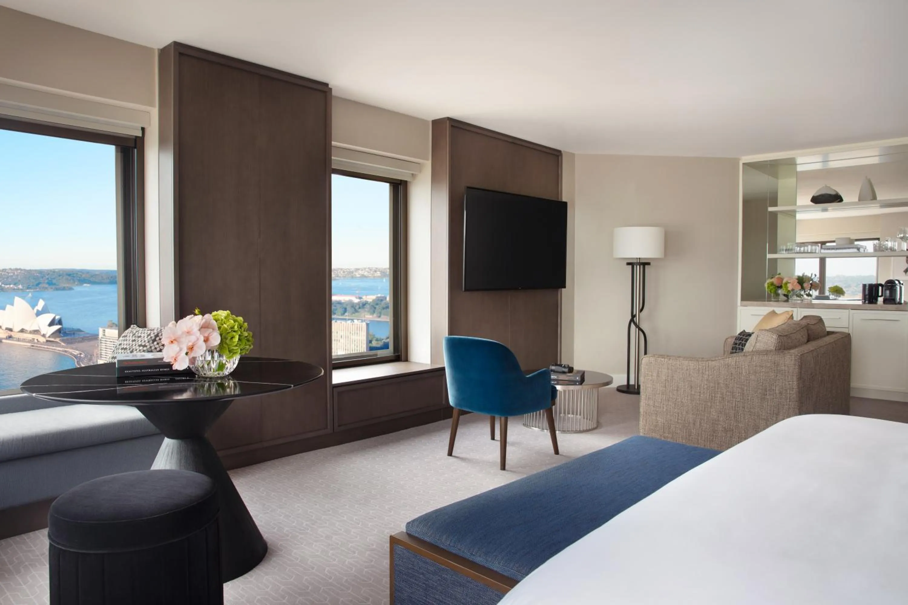 TV and multimedia, Bed in Four Seasons Hotel Sydney