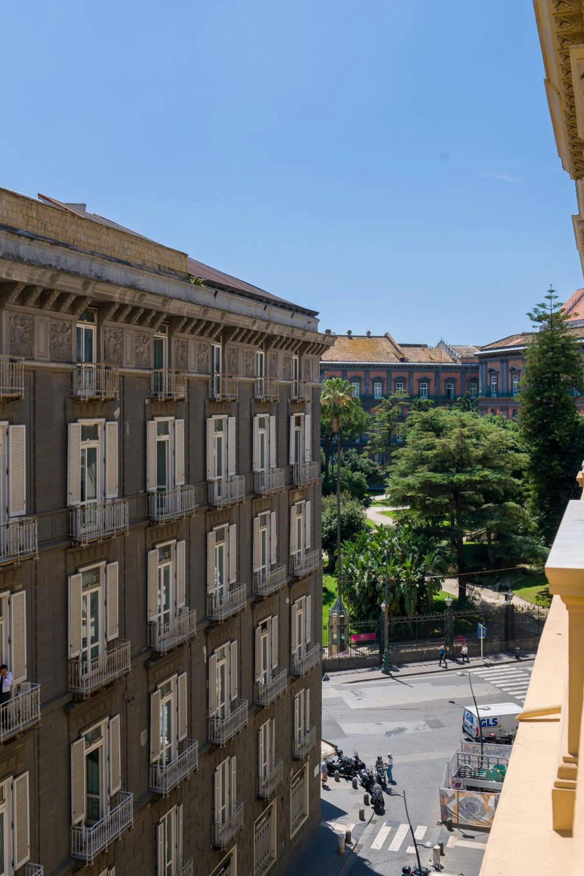 Street view in Prêtáloger Verdi 18
