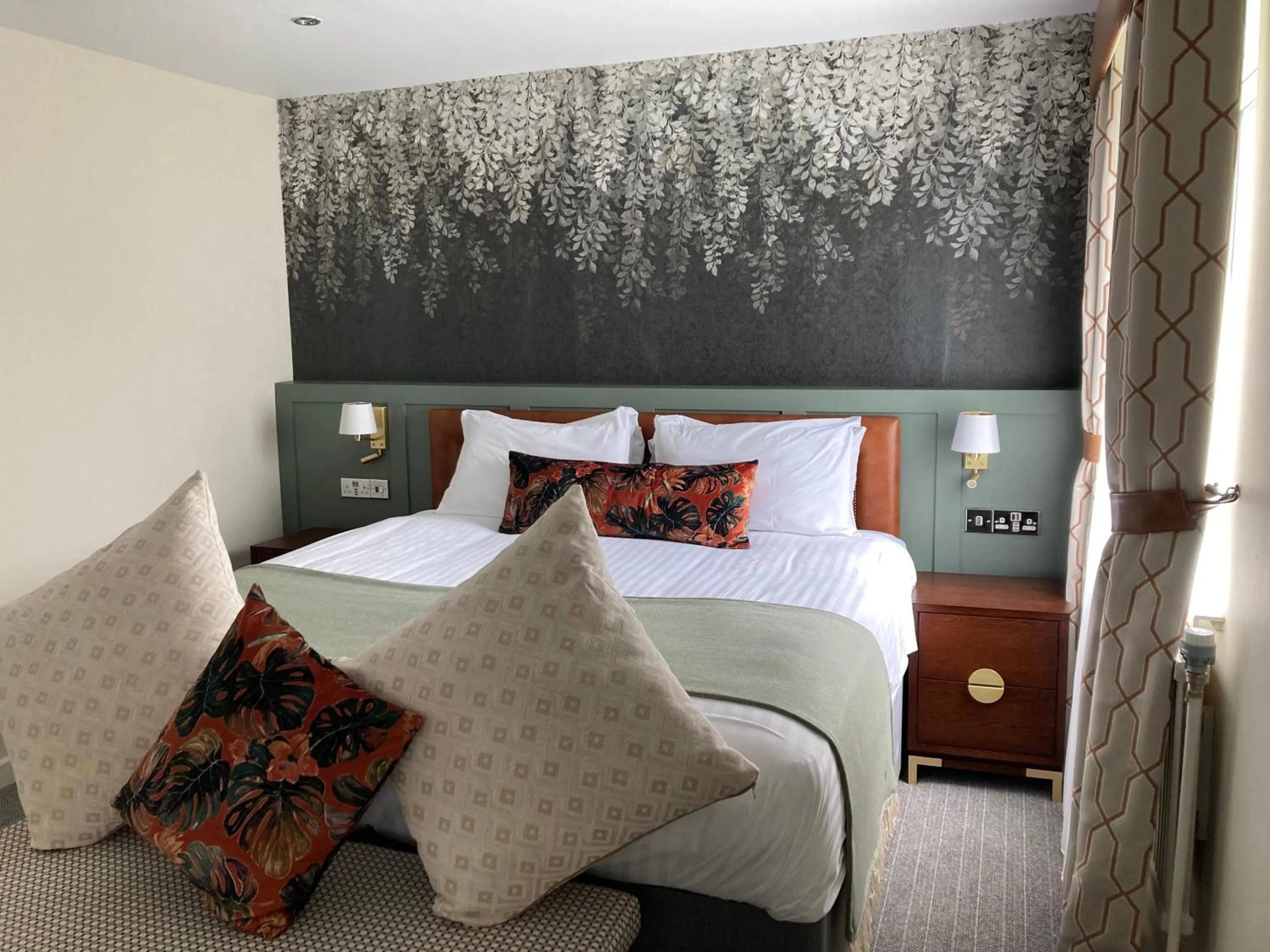 Bed in Blue Bell Lodge Hotel