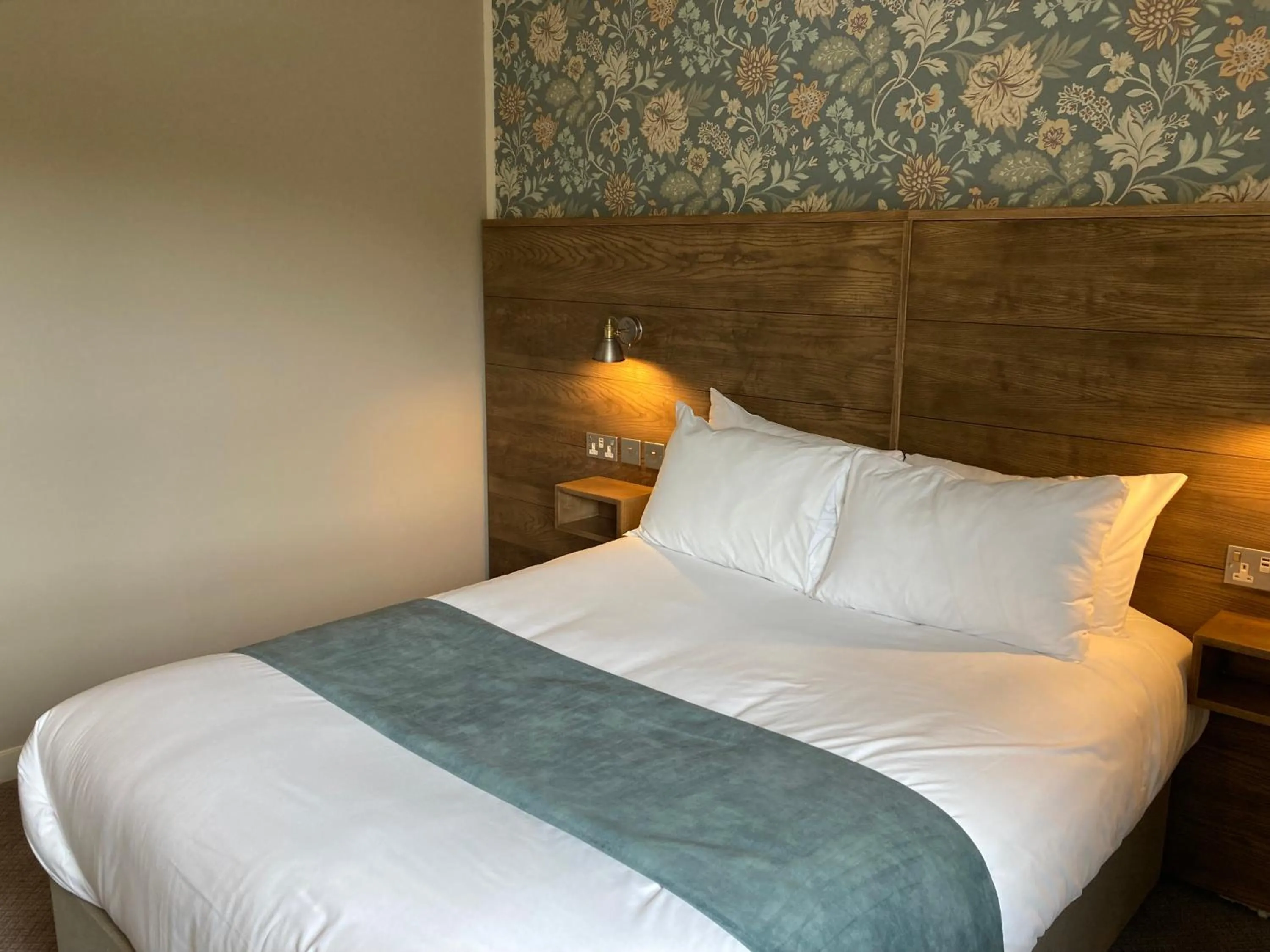 Bed in Blue Bell Lodge Hotel