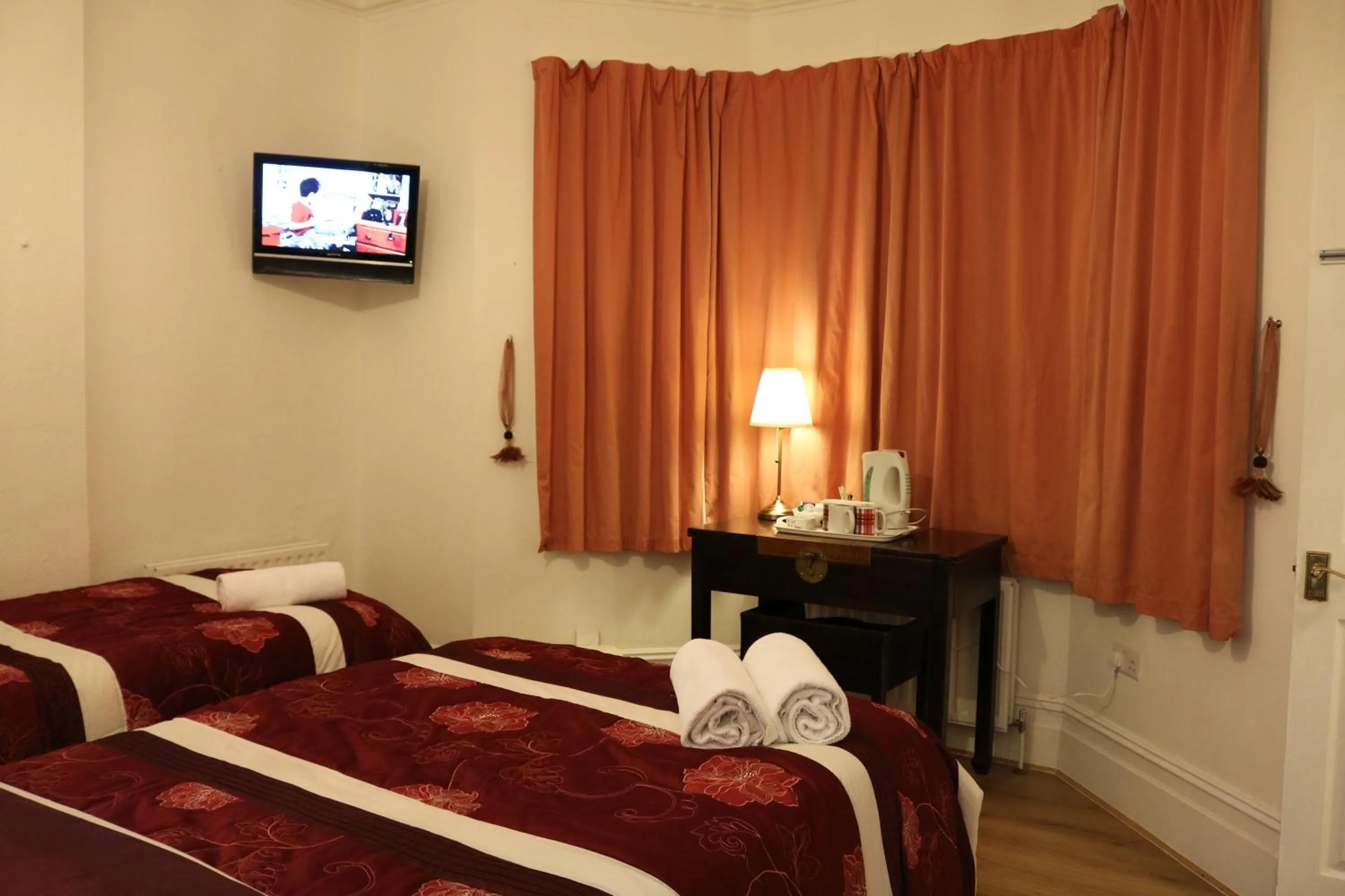 Bedroom, Bed in Anand Lodge