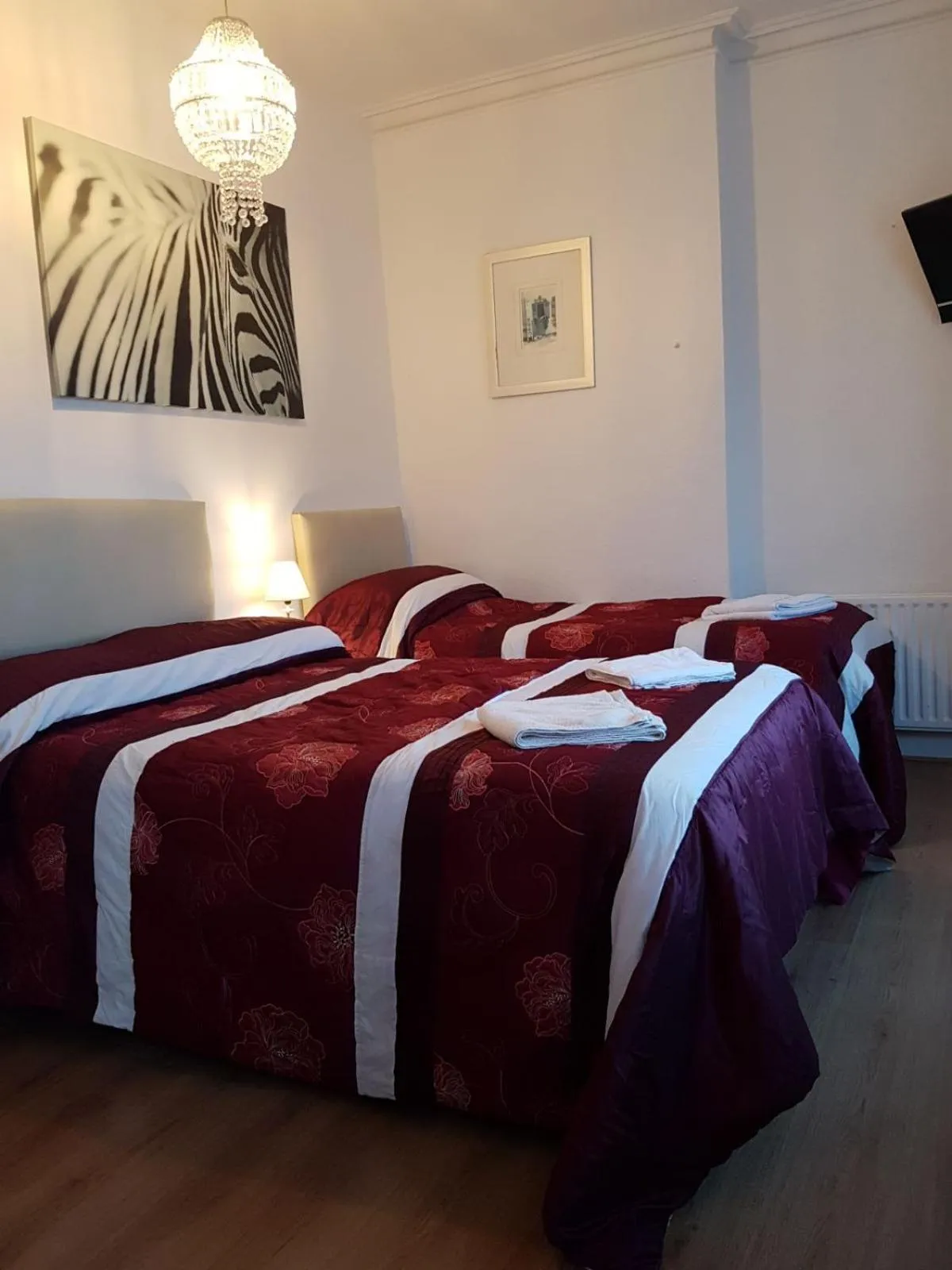 Bedroom, Bed in Anand Lodge