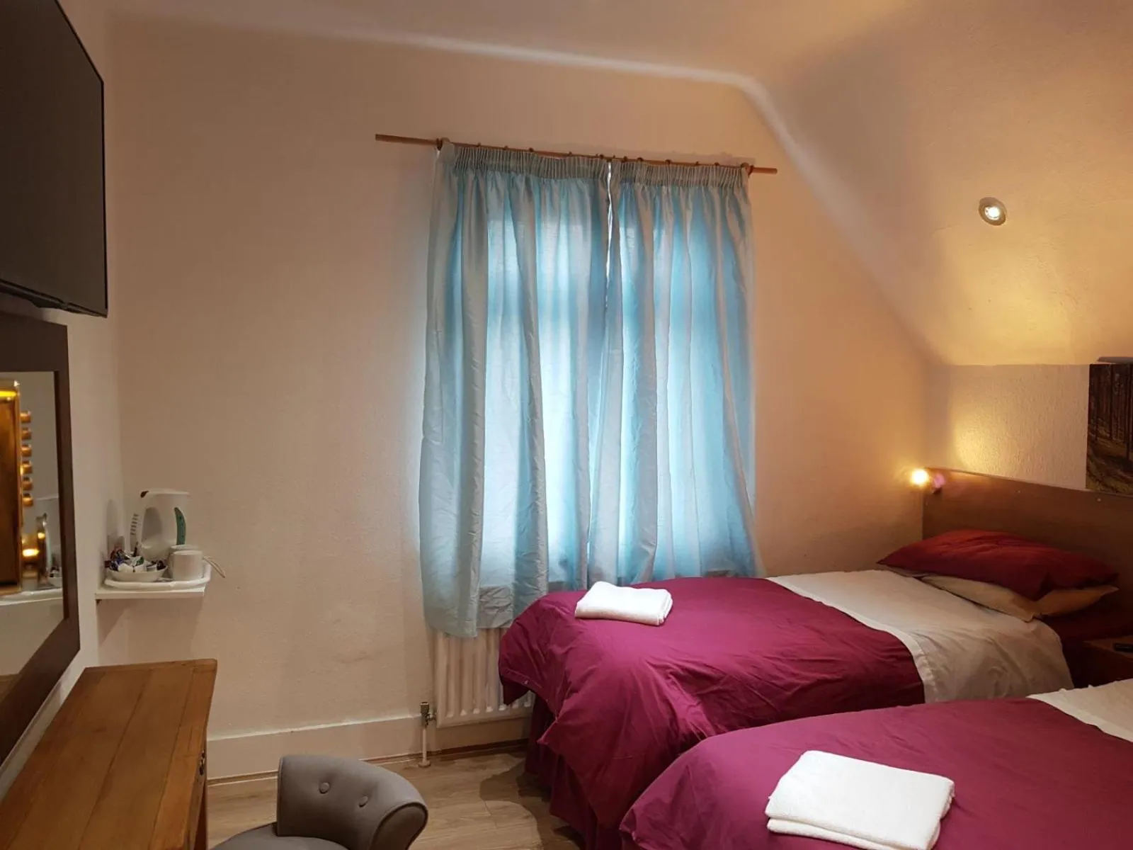 Bedroom, Bed in Anand Lodge