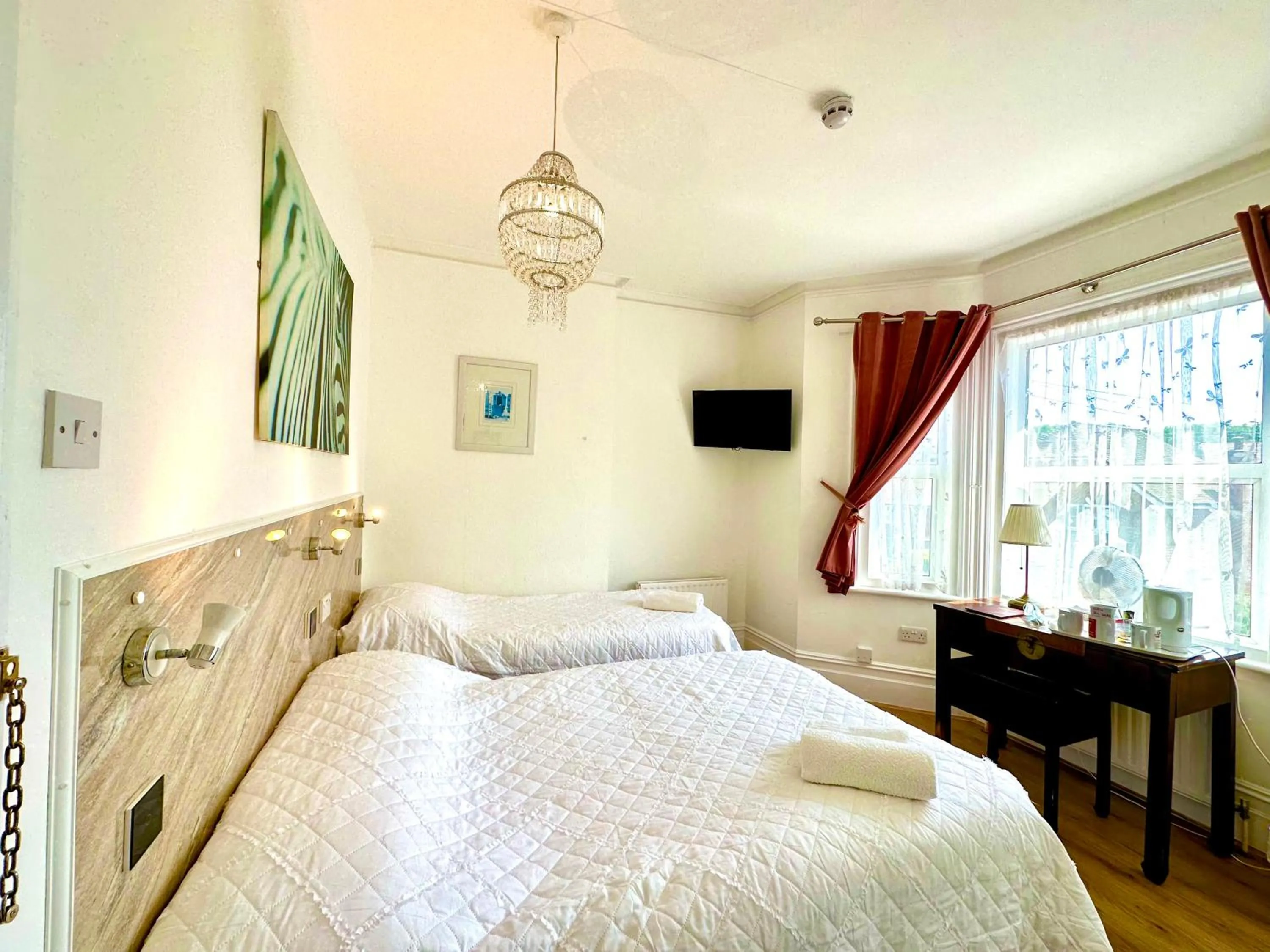 Bedroom, Bed in Anand Lodge