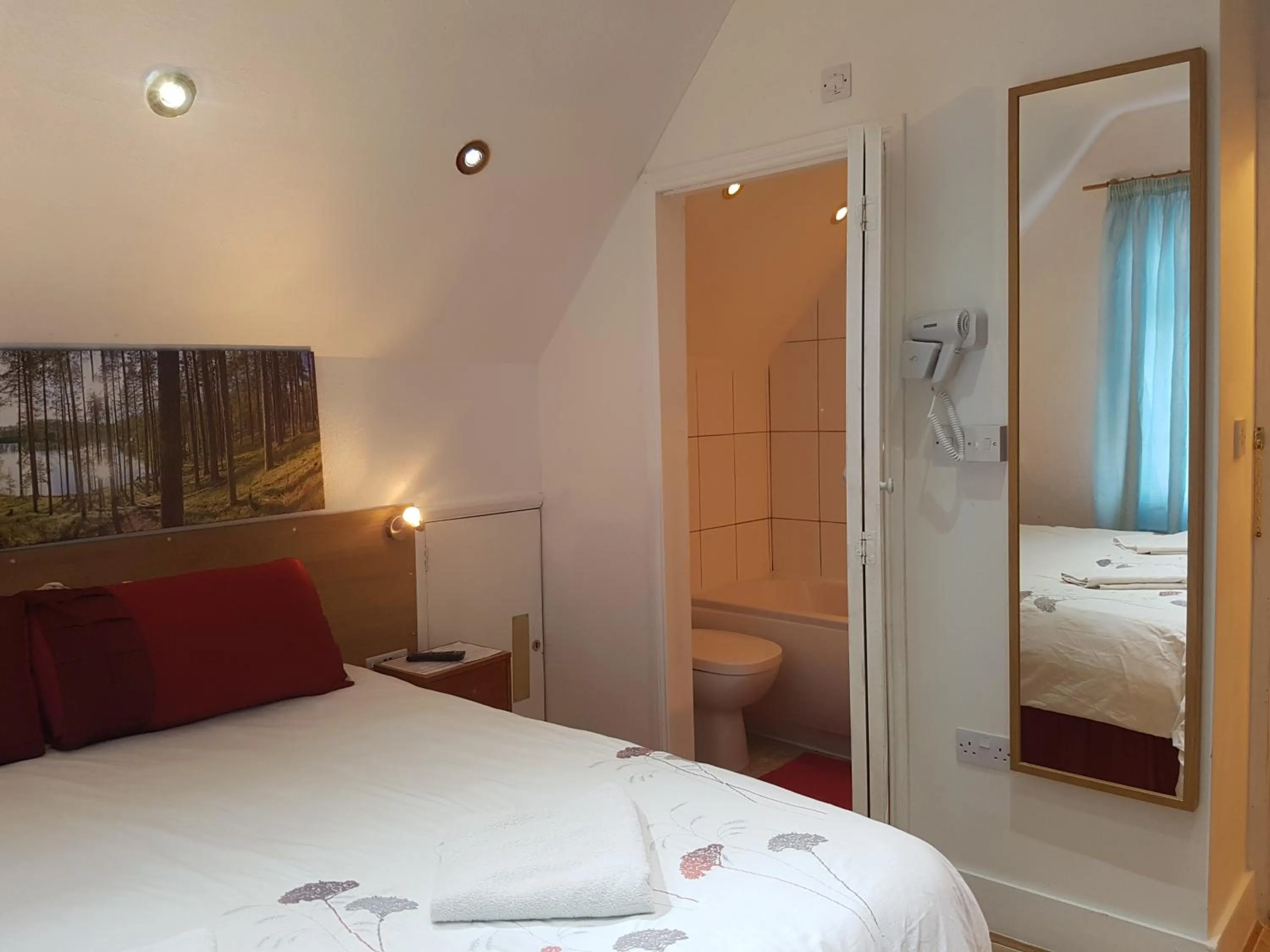 Bedroom, Bed in Anand Lodge