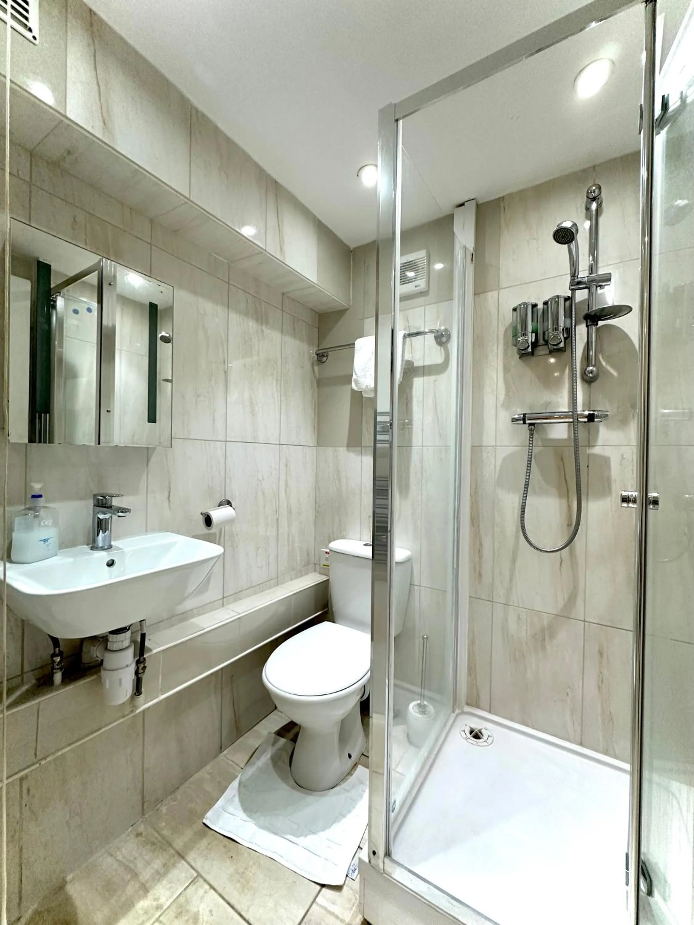 Shower in Anand Lodge