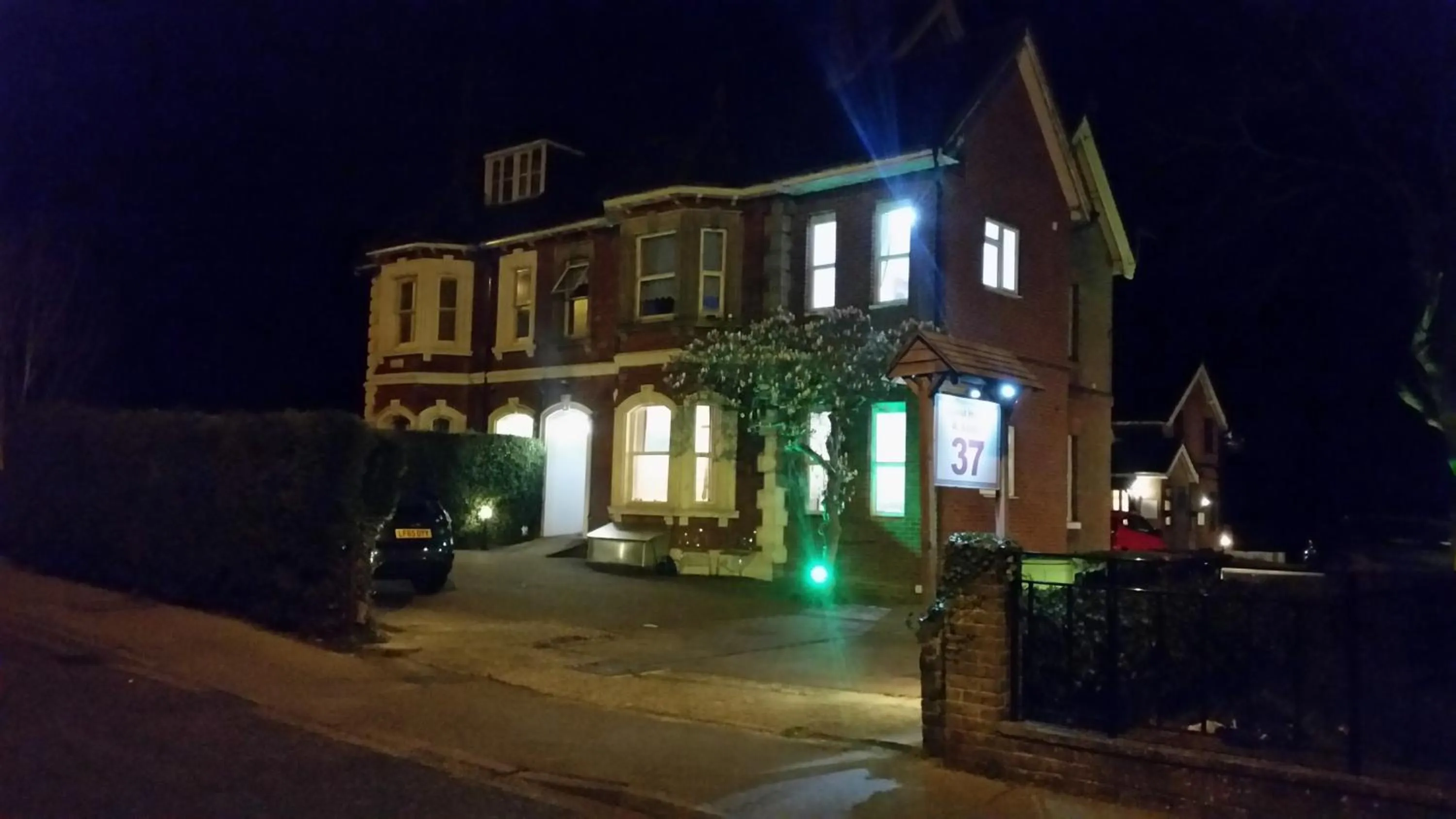 Property building in Anand Lodge