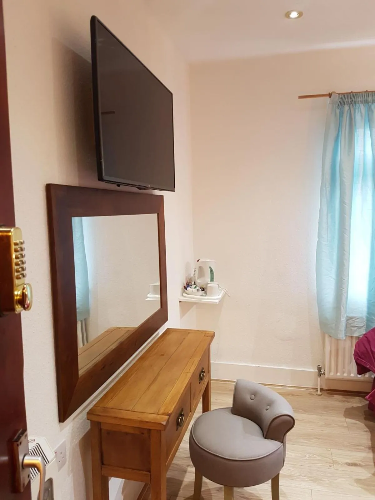 TV and multimedia in Anand Lodge