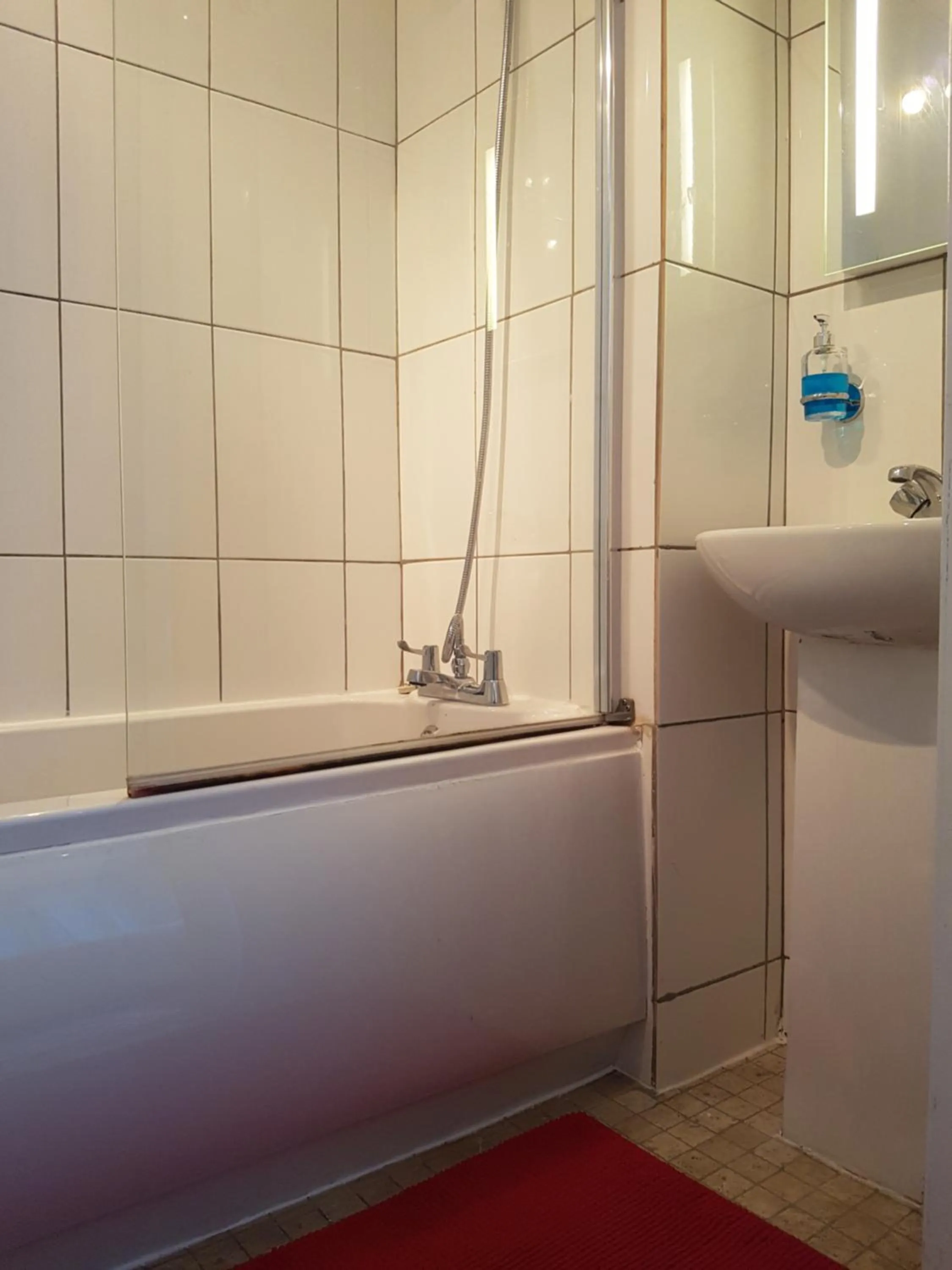 Bathroom in Anand Lodge