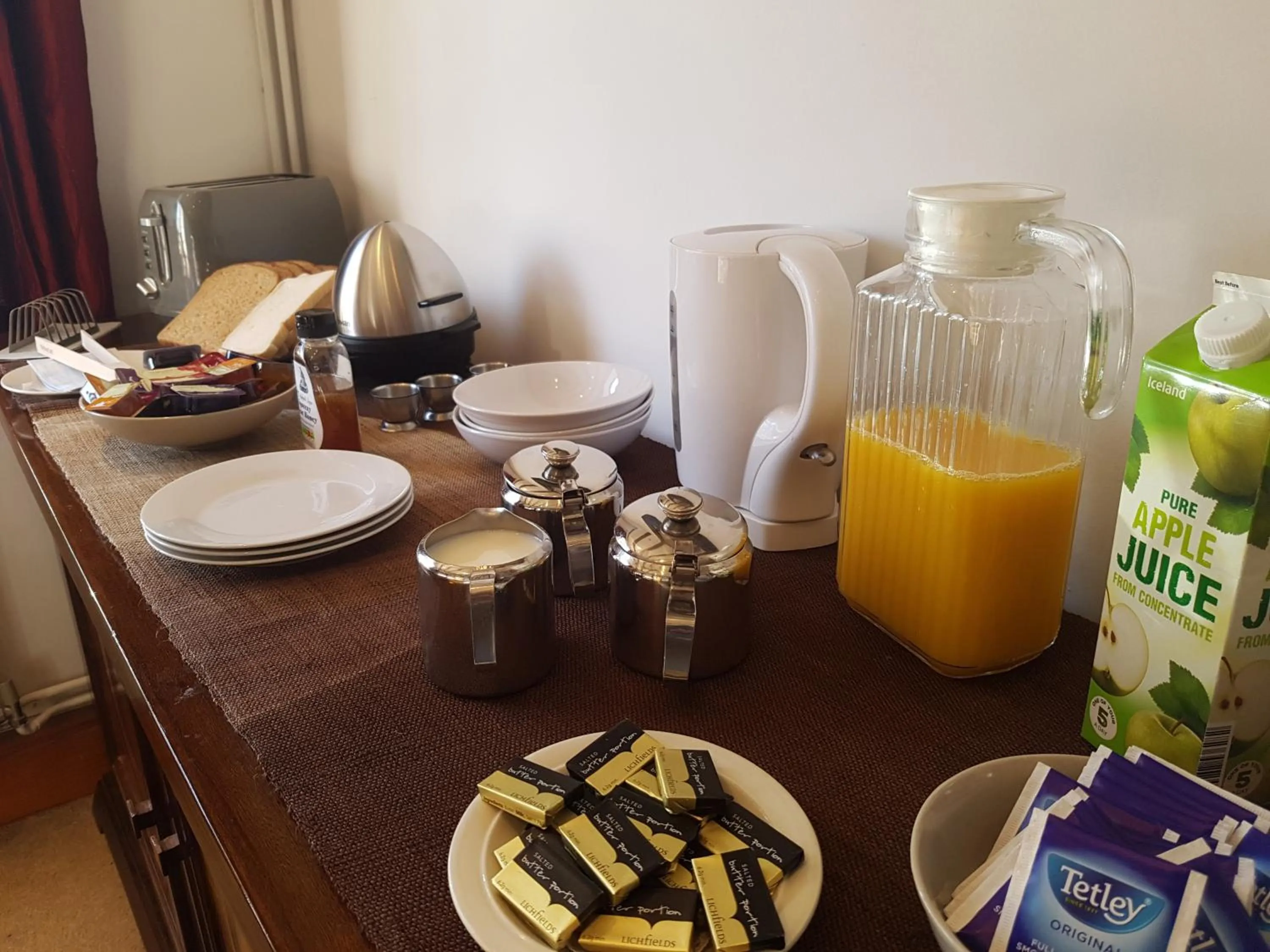 Coffee/tea facilities in Anand Lodge
