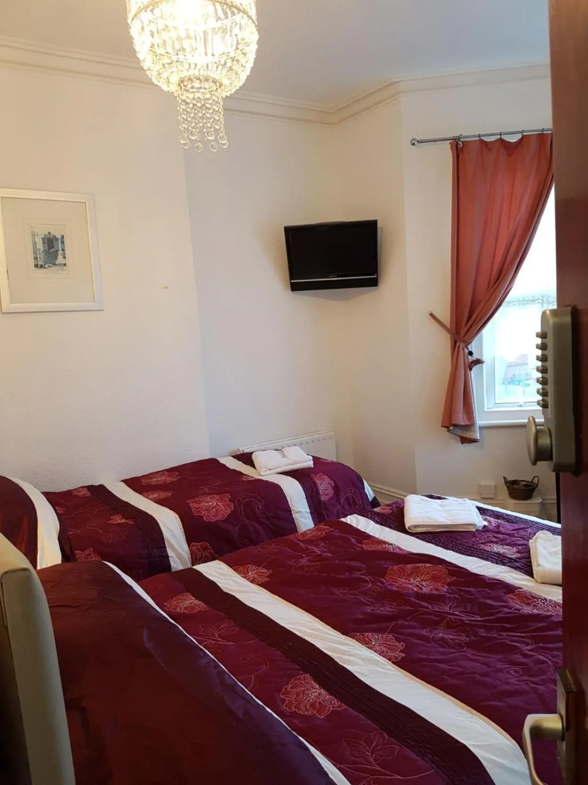 TV and multimedia, Bed in Anand Lodge