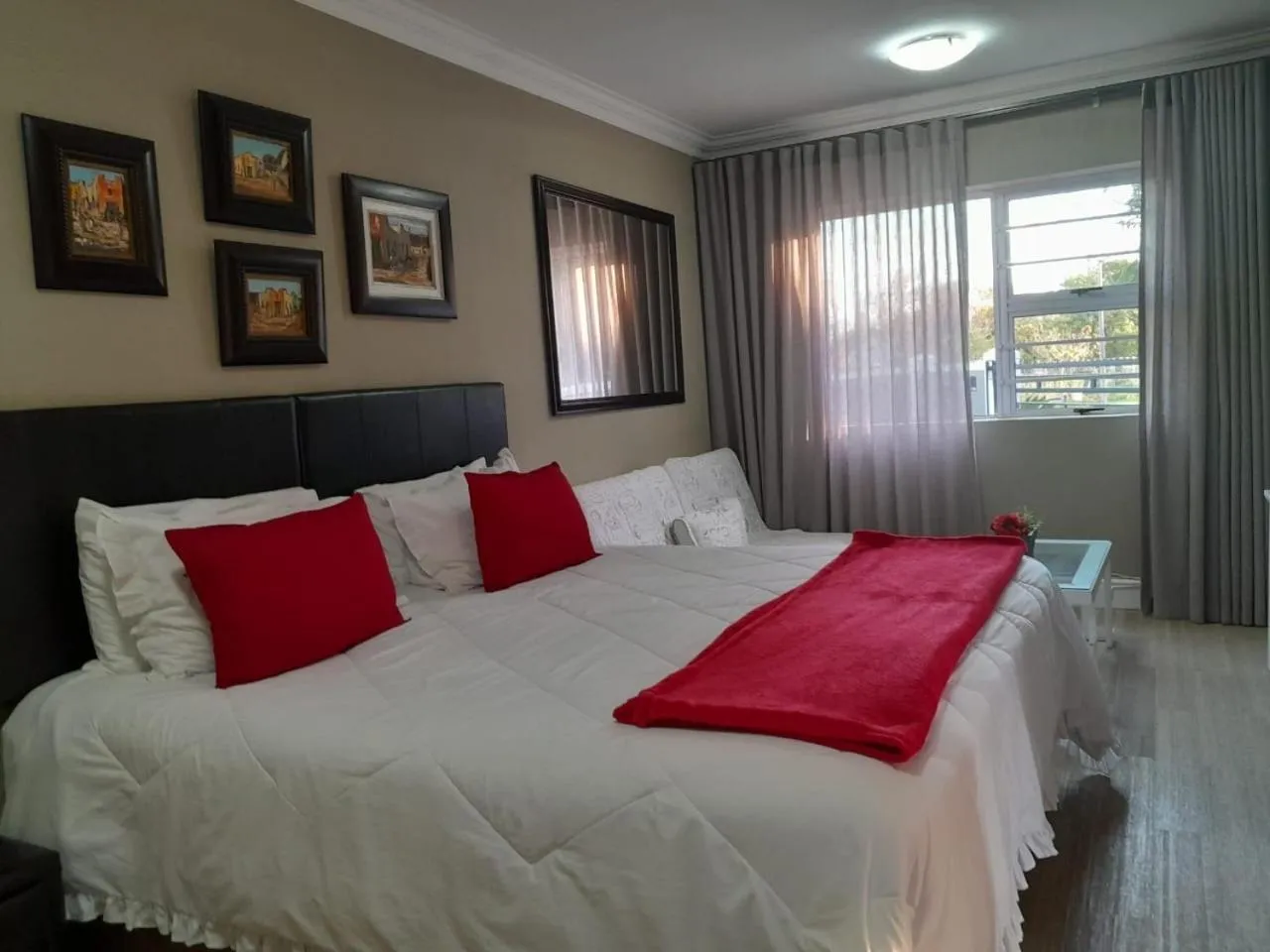 Bedroom, Bed in Milas Place