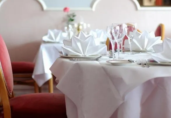 Restaurant/places to eat in Hotel Riviera