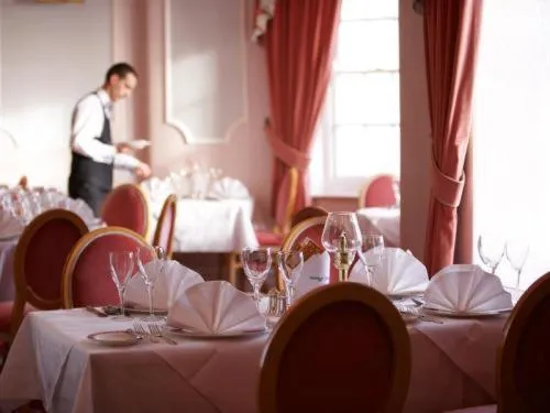 Restaurant/places to eat in Hotel Riviera