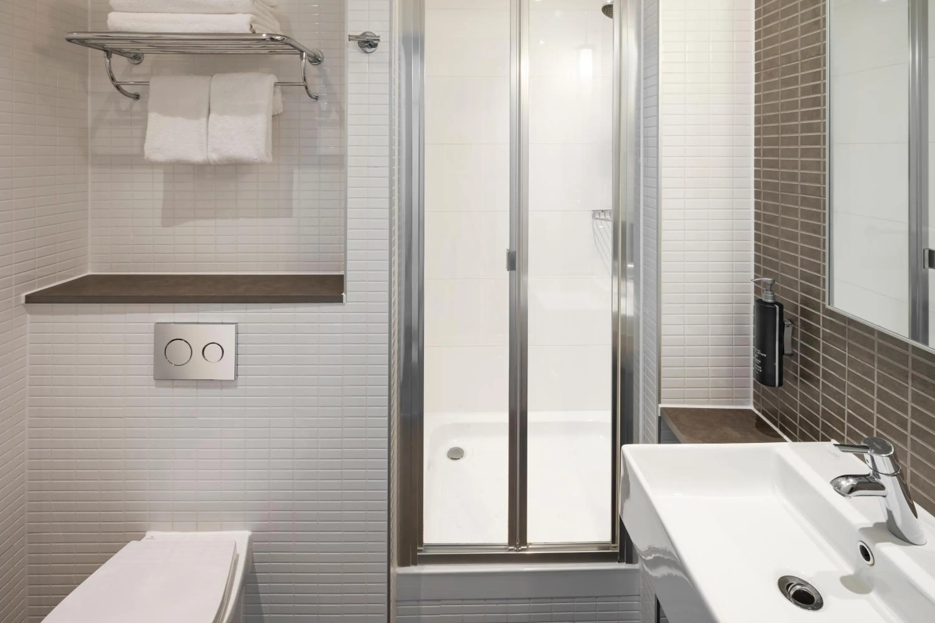 Bathroom in DoubleTree by Hilton Leeds