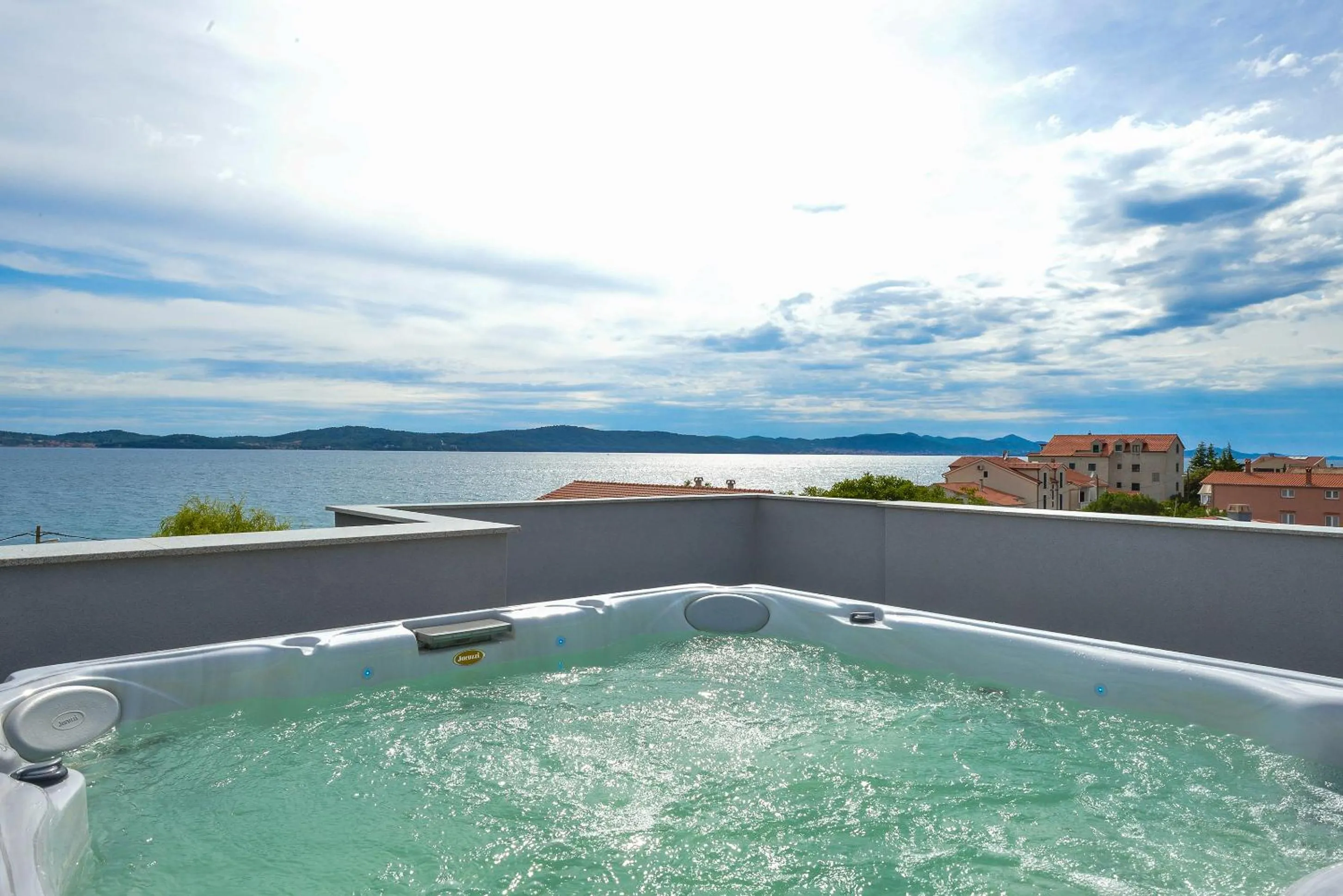 Superior Apartment with Hot Tub - Seaside in Apartments Sun Resort Nikolina