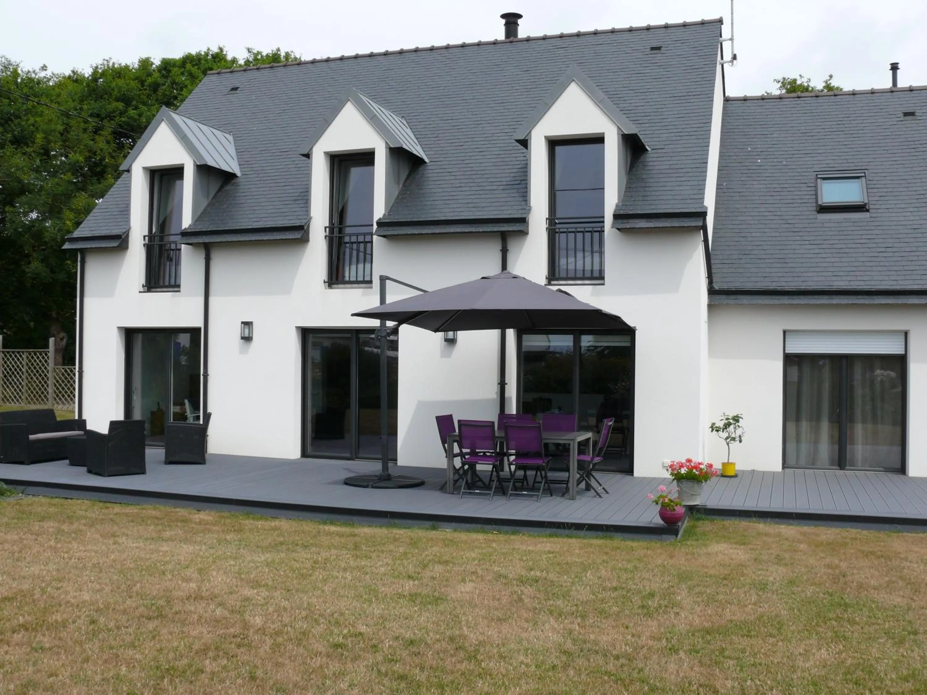 Facade/entrance in Entre Mer et Rivière