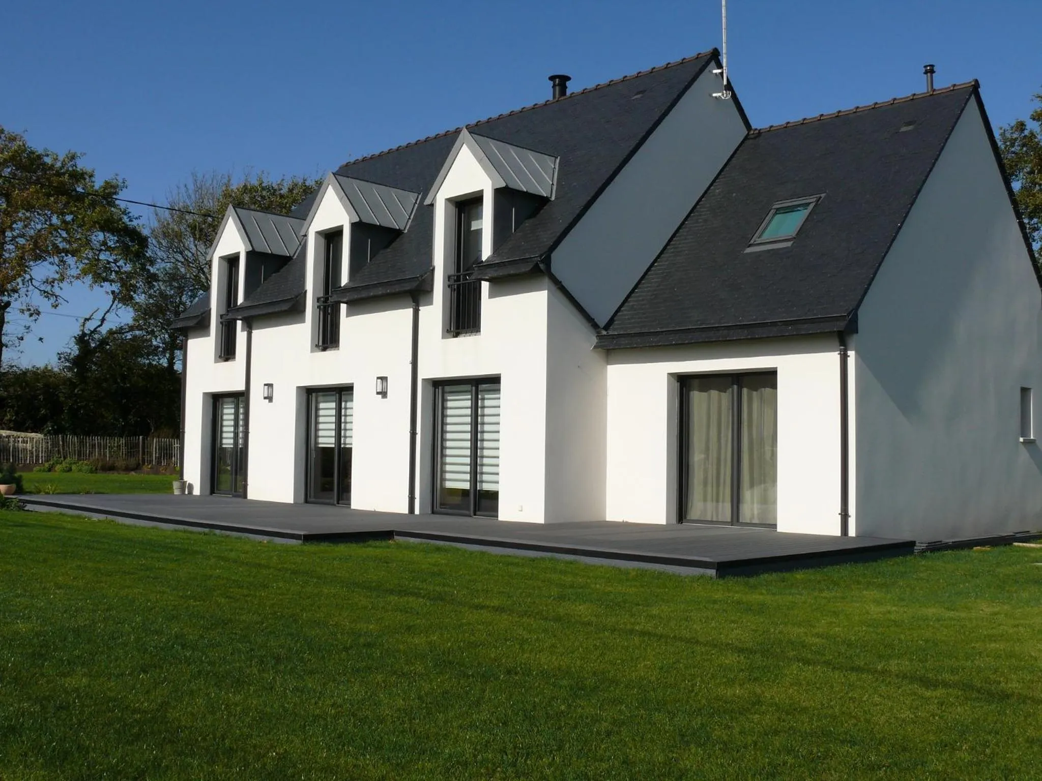 Facade/entrance in Entre Mer et Rivière