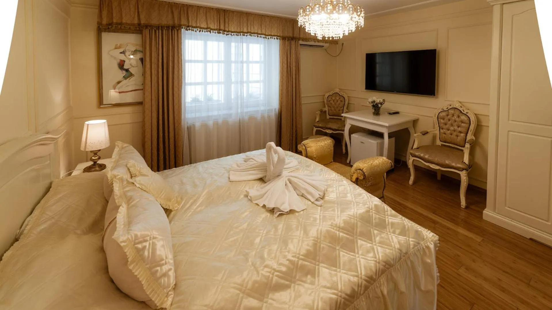 Bedroom, Bed in Allegro Hotel