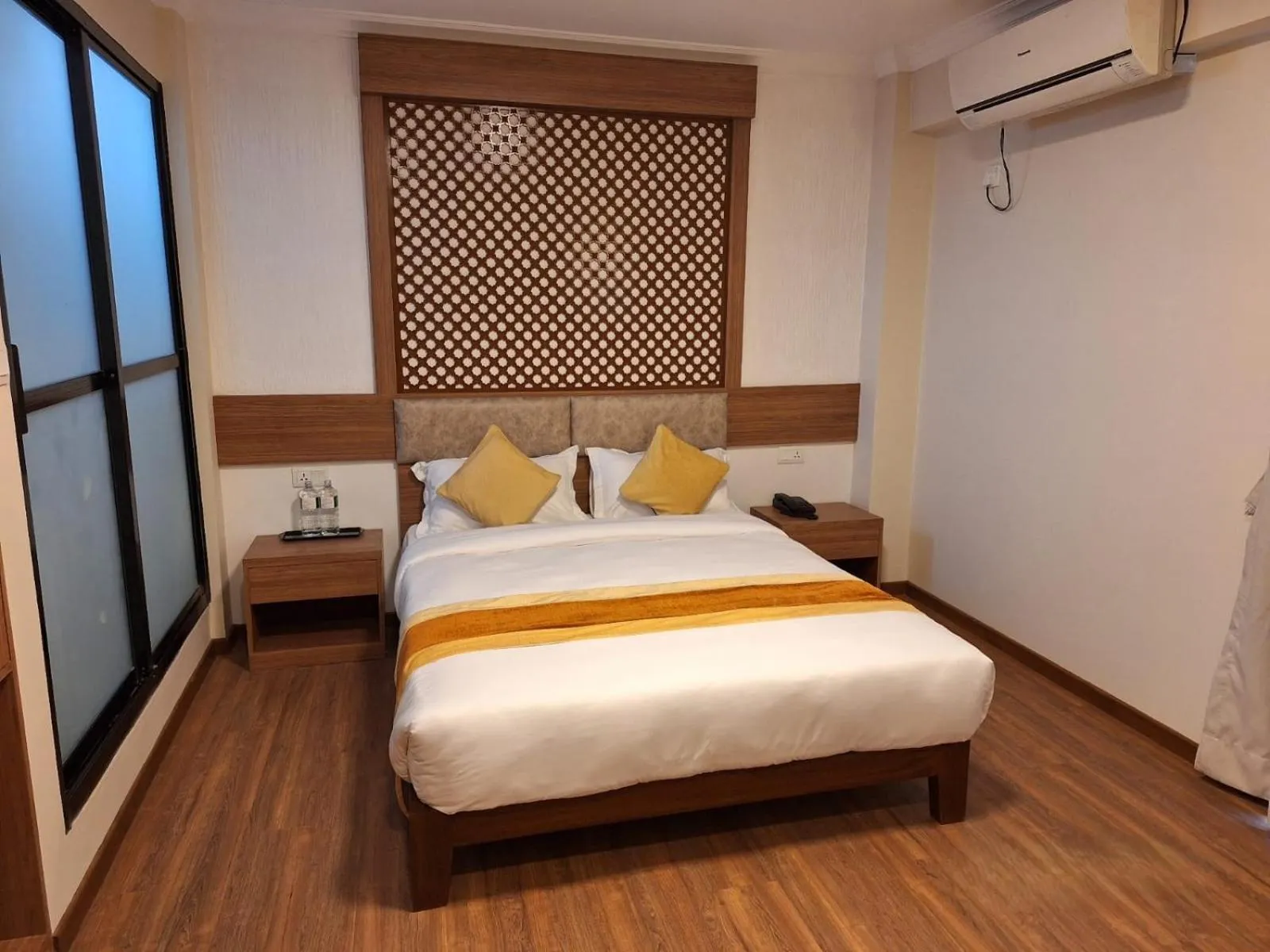 Bedroom, Bed in Hotel Himalayan Villa - Nagarkot