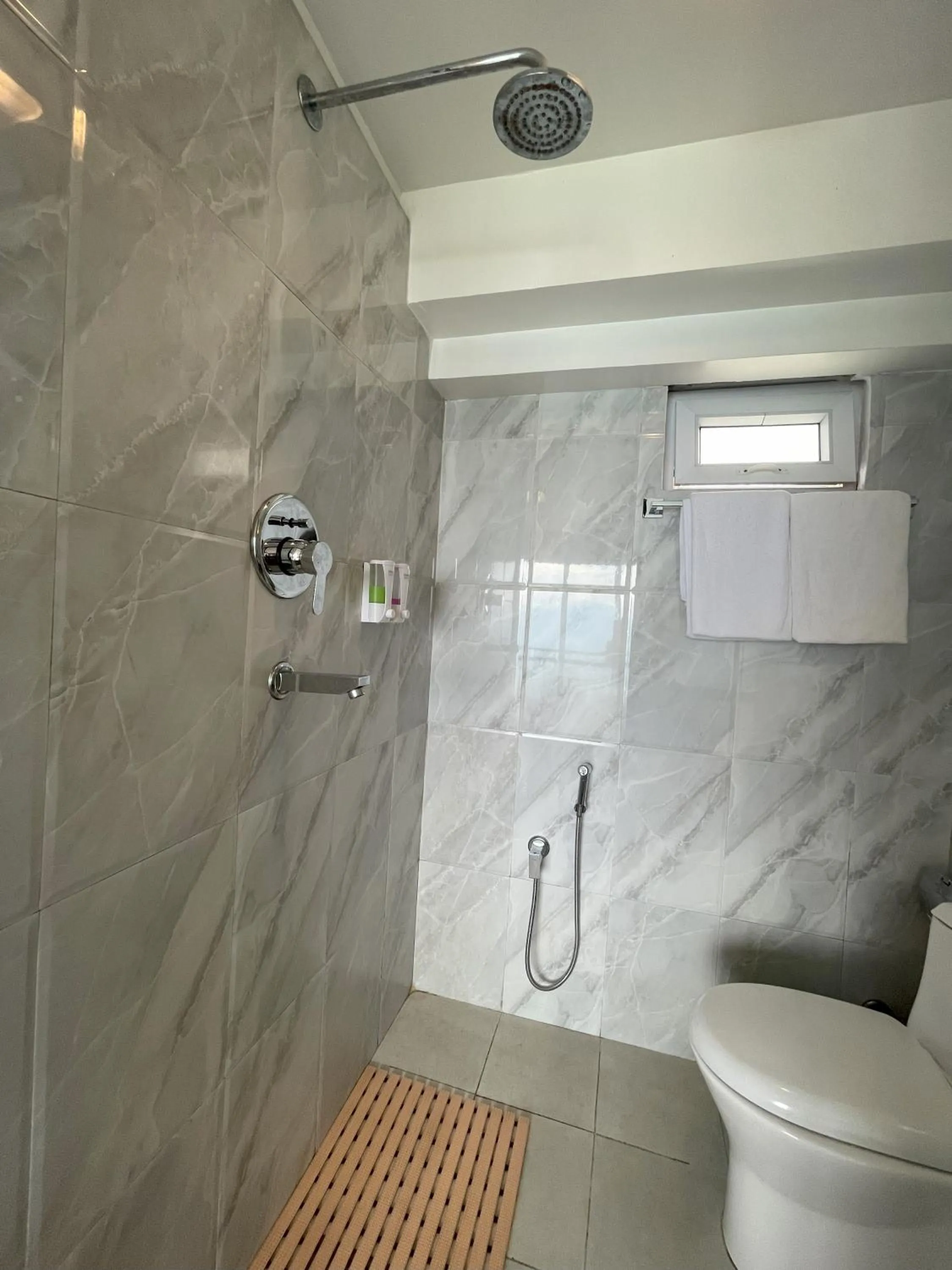 Shower in Hotel Himalayan Villa - Nagarkot