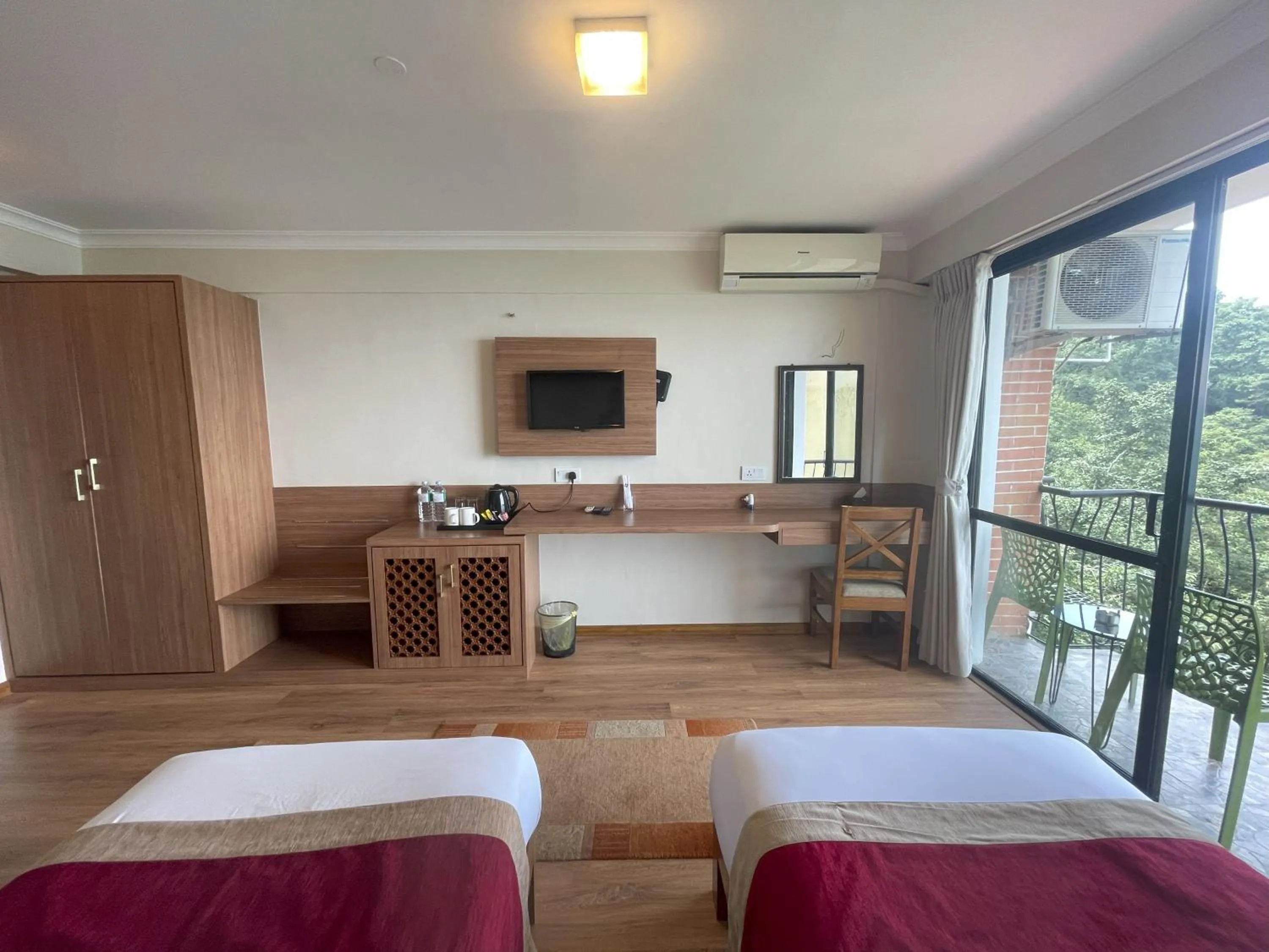 TV and multimedia, Bed in Hotel Himalayan Villa - Nagarkot