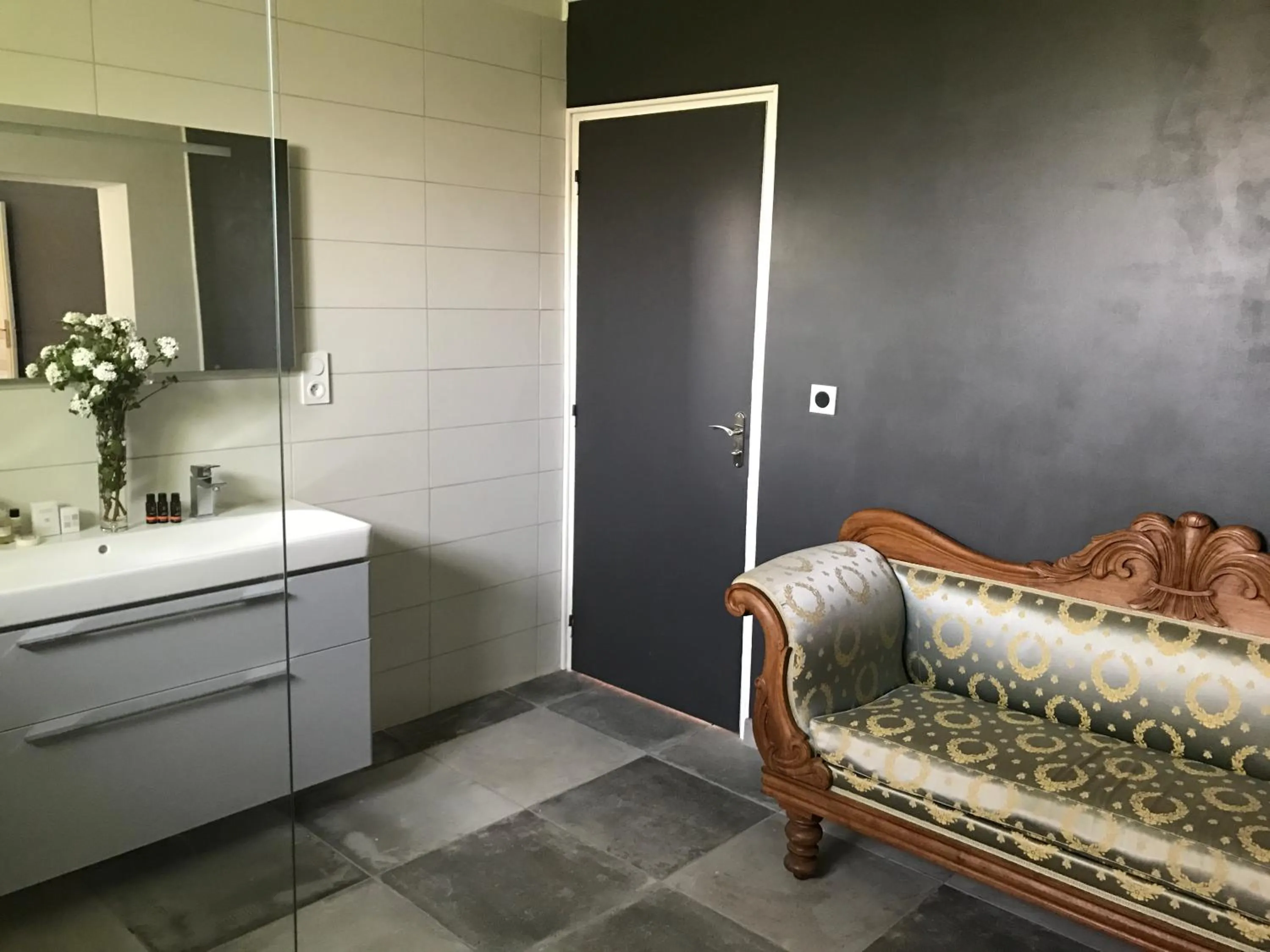 Photo of the whole room in Villa Toulousaine