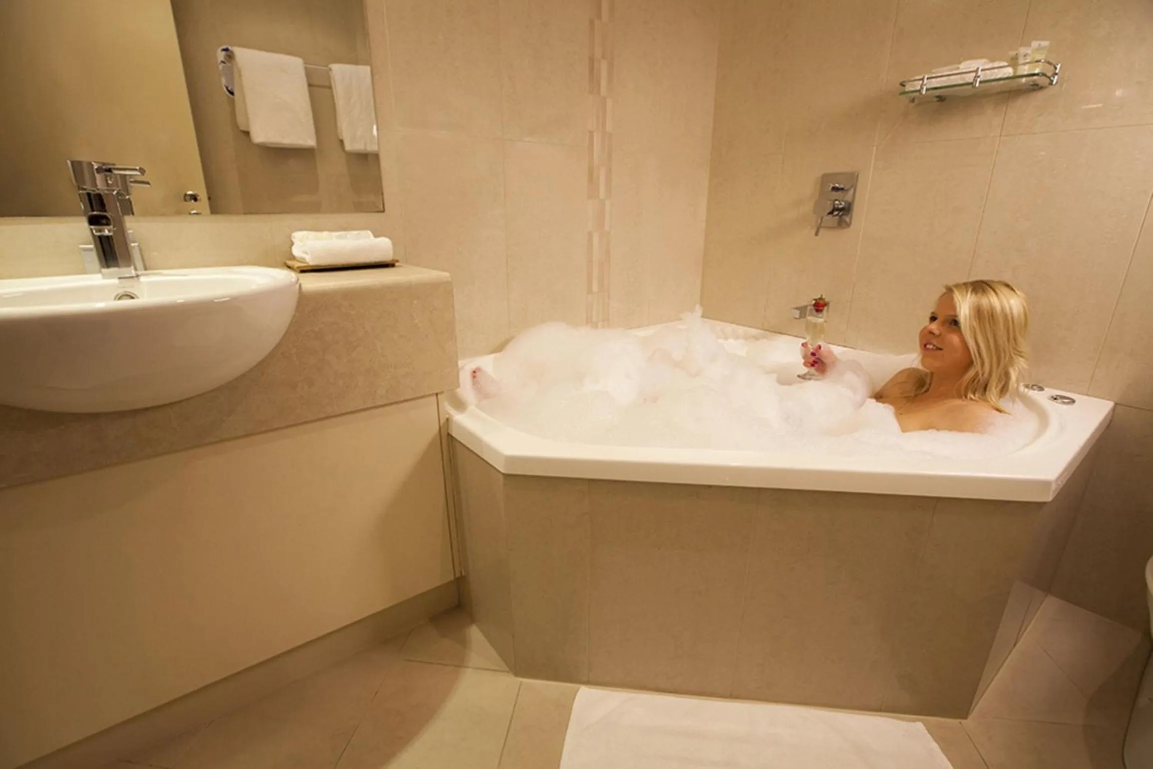 Hot Tub in BEST WESTERN PLUS Travel Inn