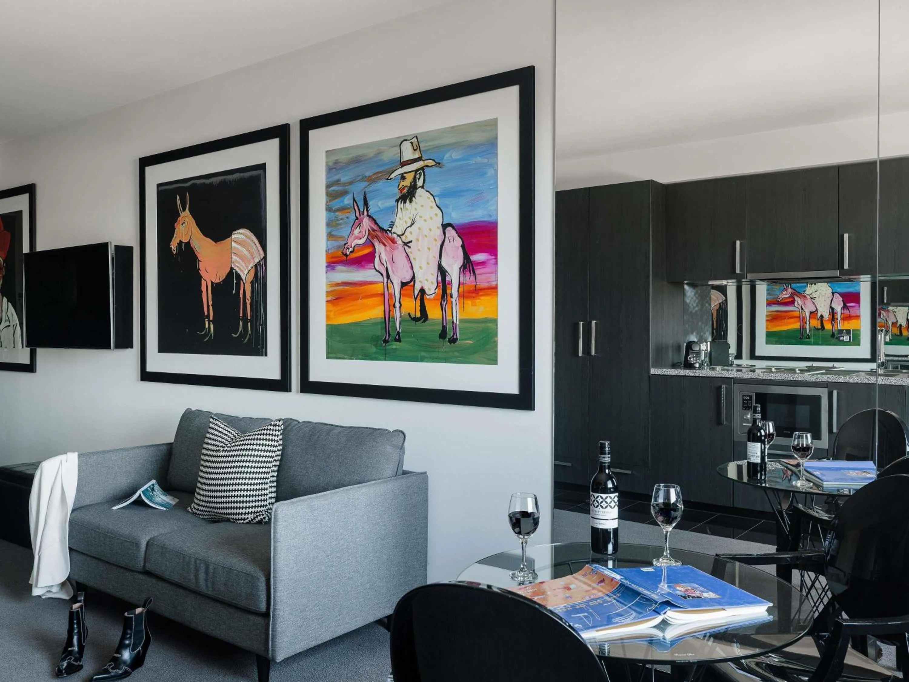 Bedroom in The Cullen Melbourne - Art Series