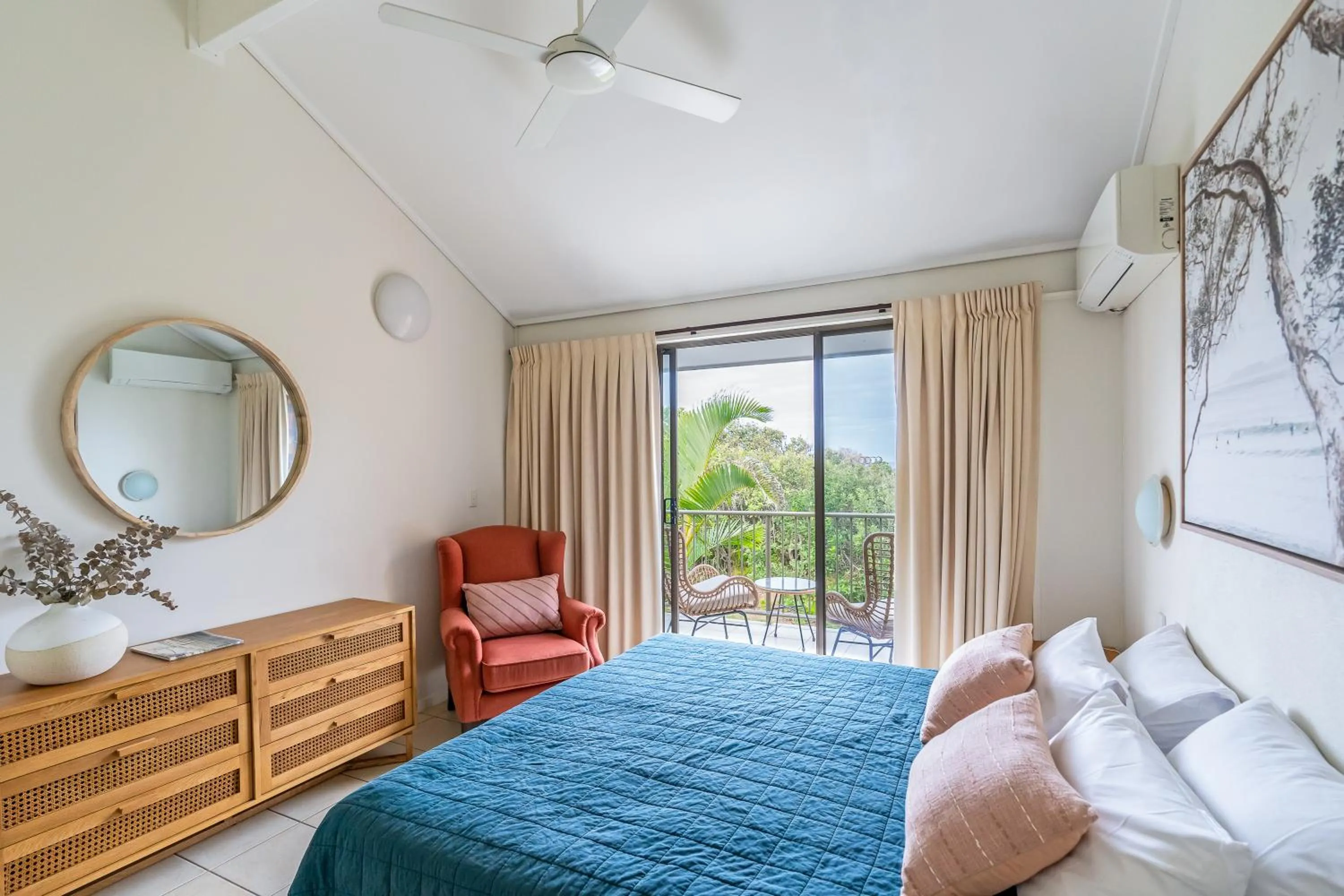 Bed in Glen Eden Beach Resort