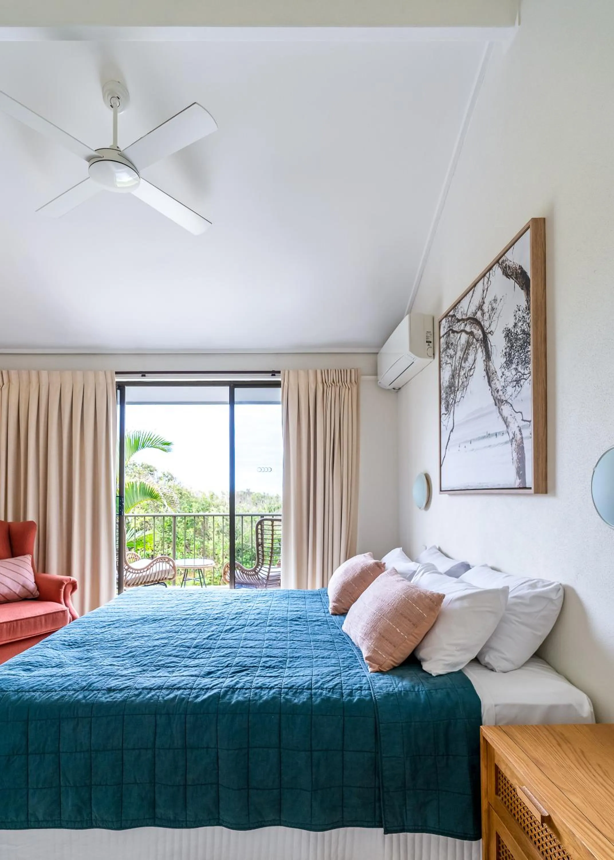 Bed in Glen Eden Beach Resort