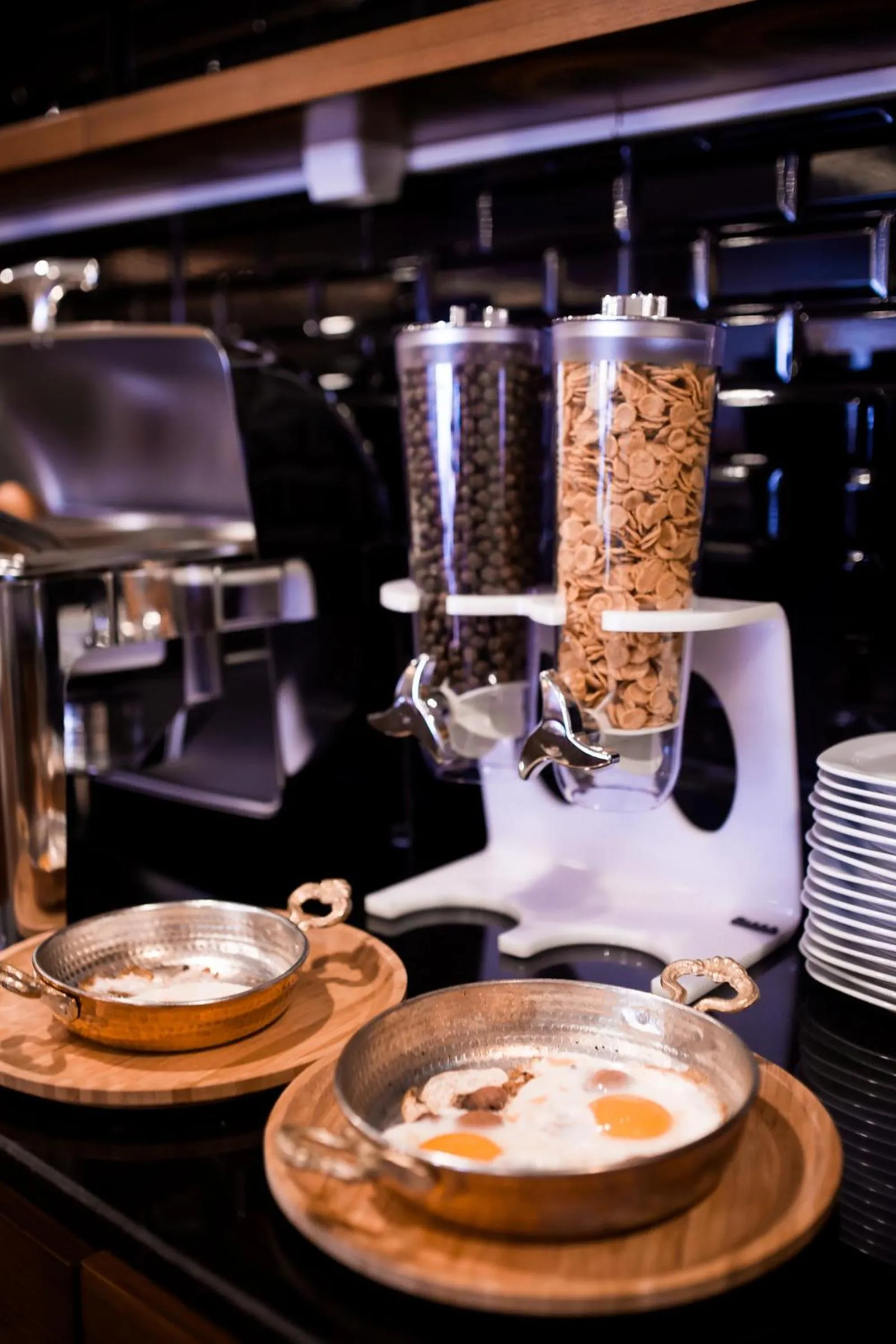 Buffet breakfast in Aripsas Hotel